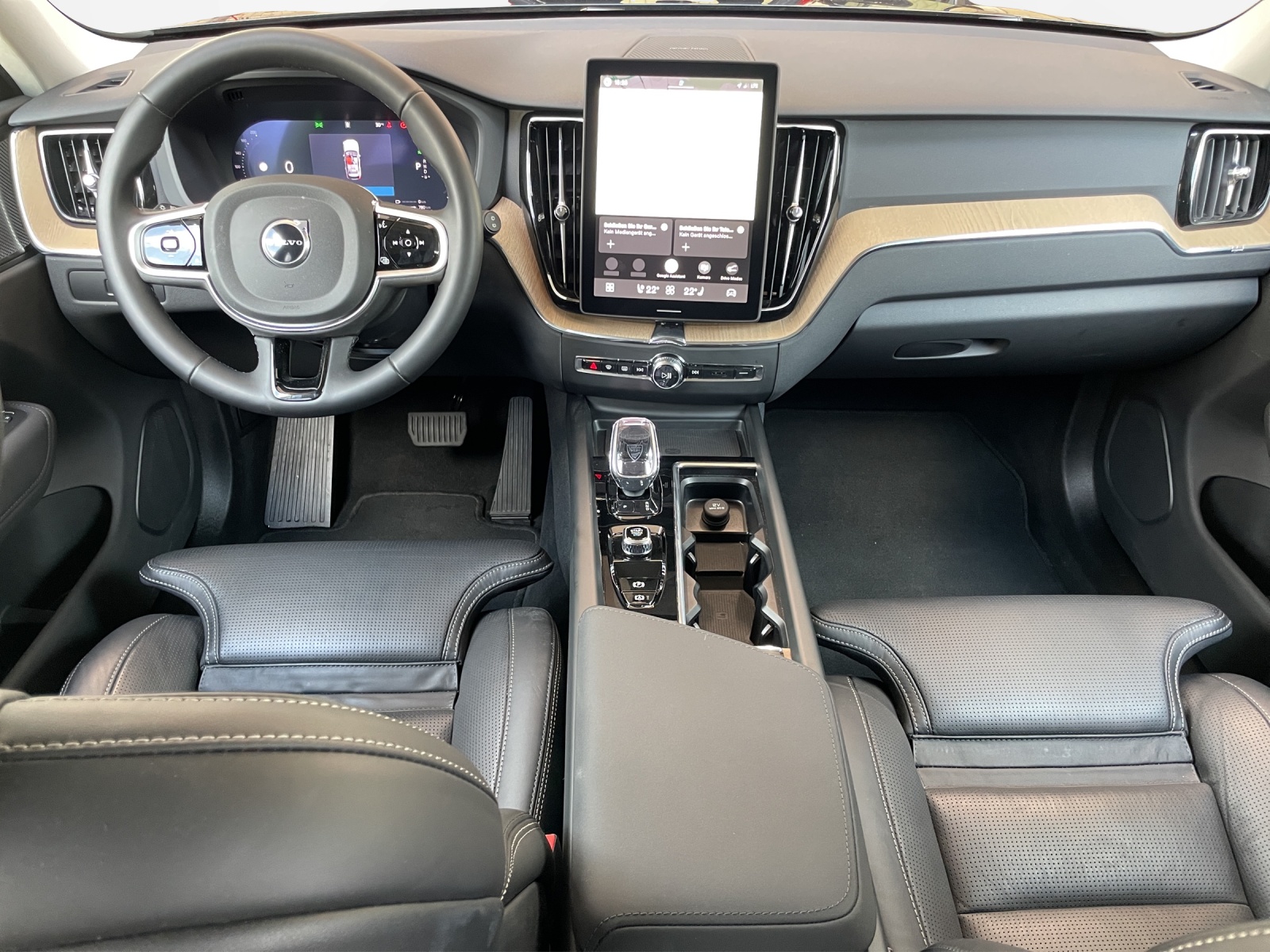 VOLVO XC60 2.0 T6 TE Plus Dark eAWD-image-10