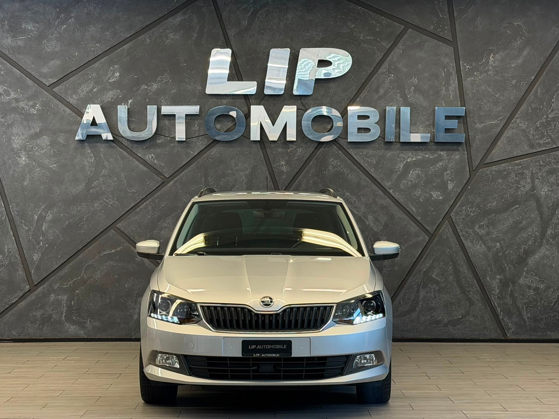 SKODA Fabia 1.2 TSI Ambition DSG-image-1