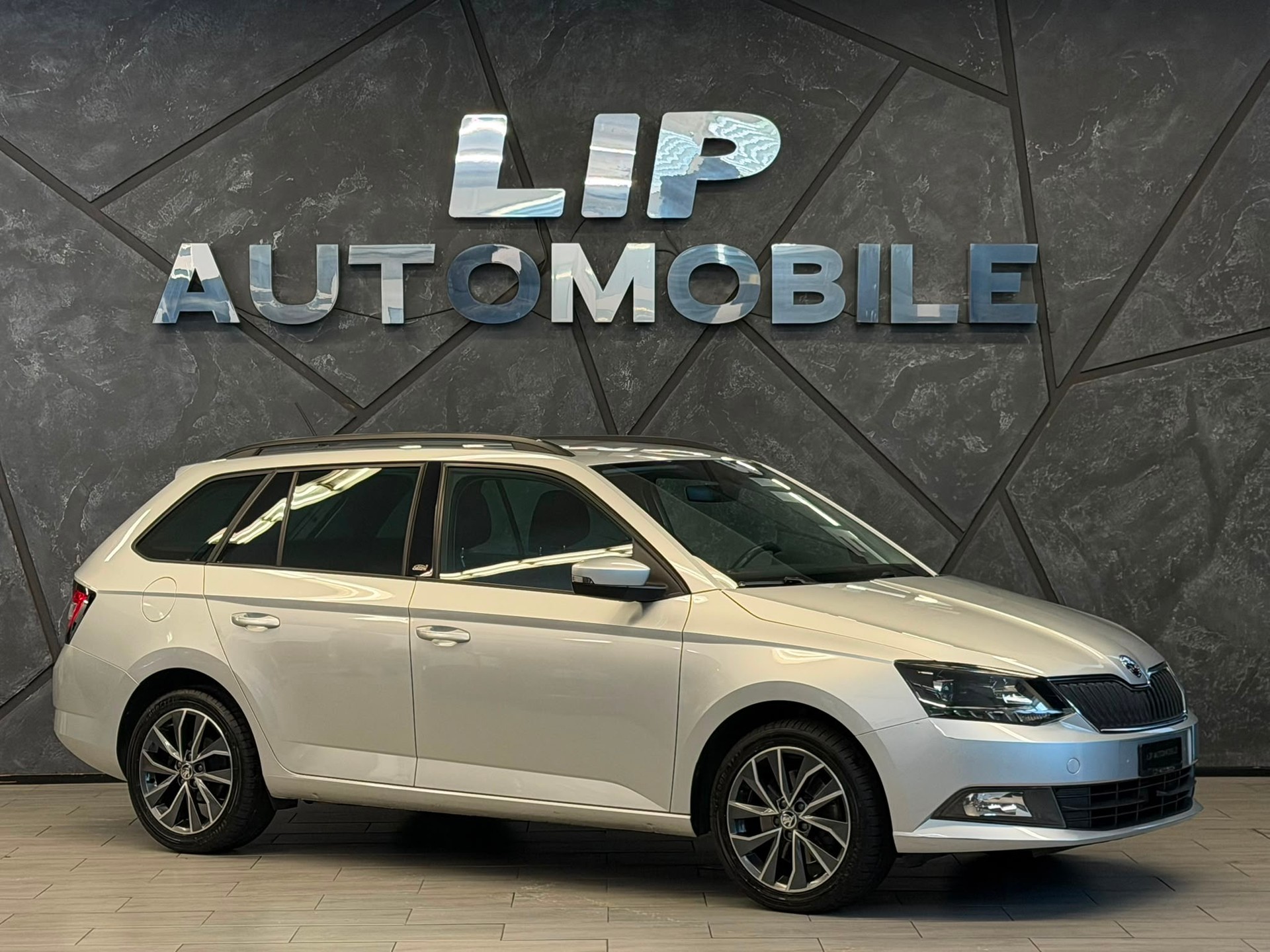 SKODA Fabia 1.2 TSI Ambition DSG-image-2