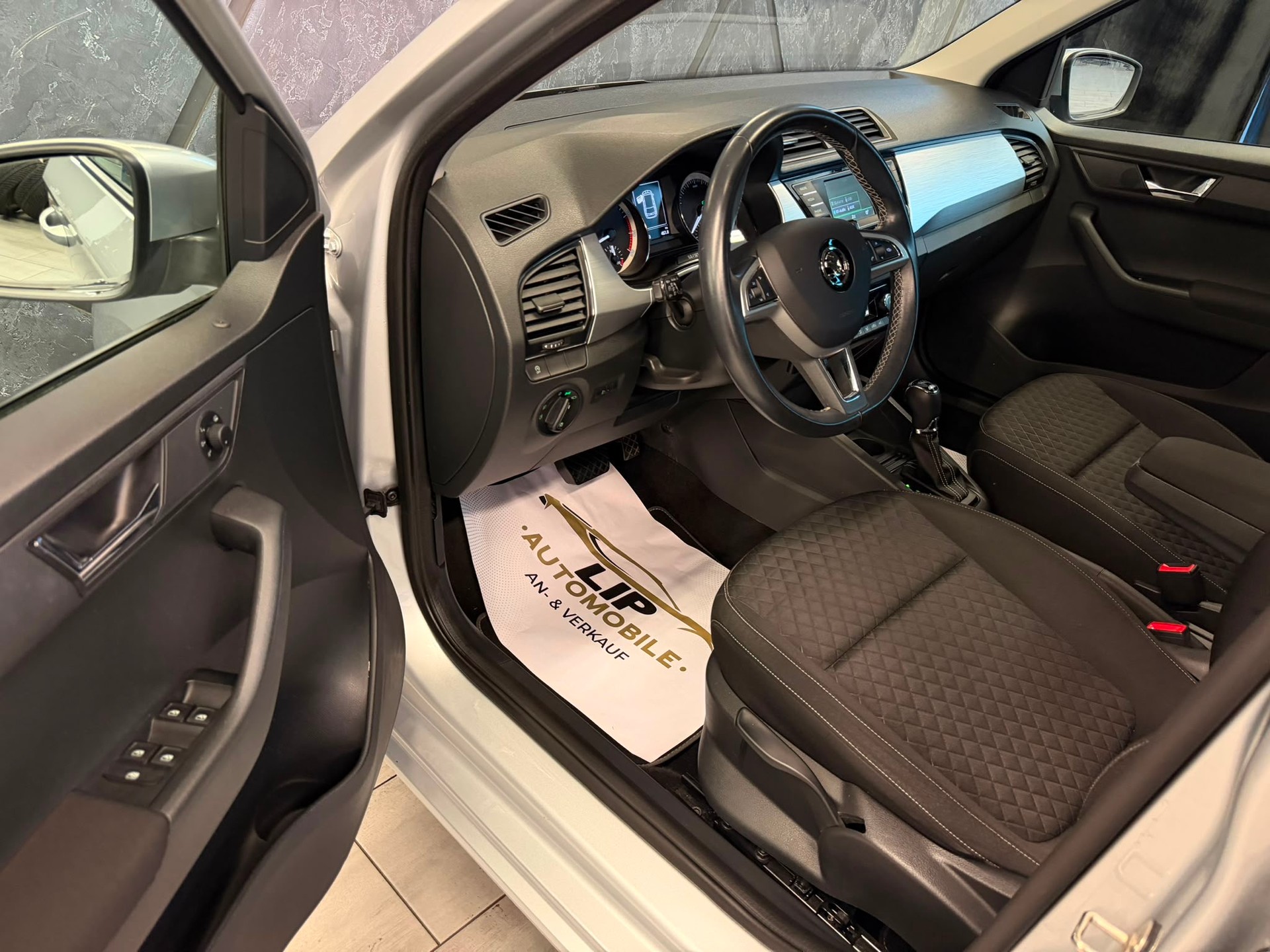 SKODA Fabia 1.2 TSI Ambition DSG-image-10