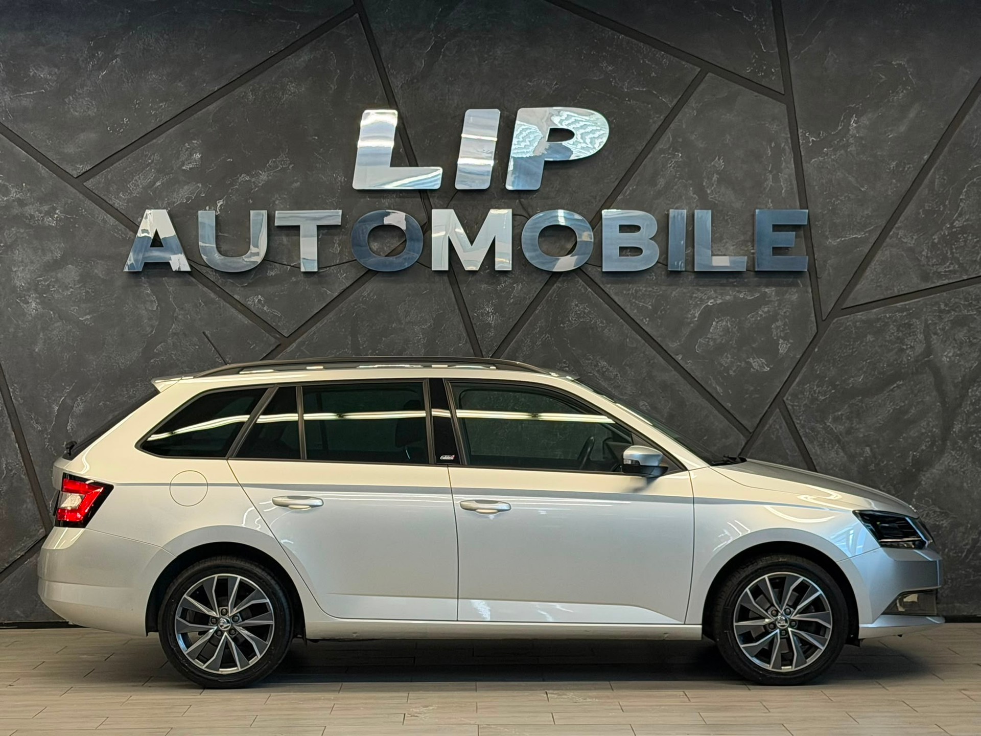 SKODA Fabia 1.2 TSI Ambition DSG-image-3