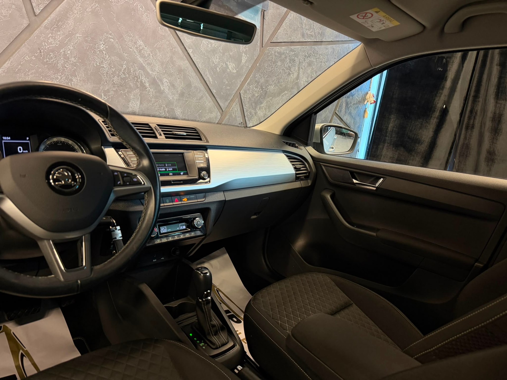 SKODA Fabia 1.2 TSI Ambition DSG-image-9