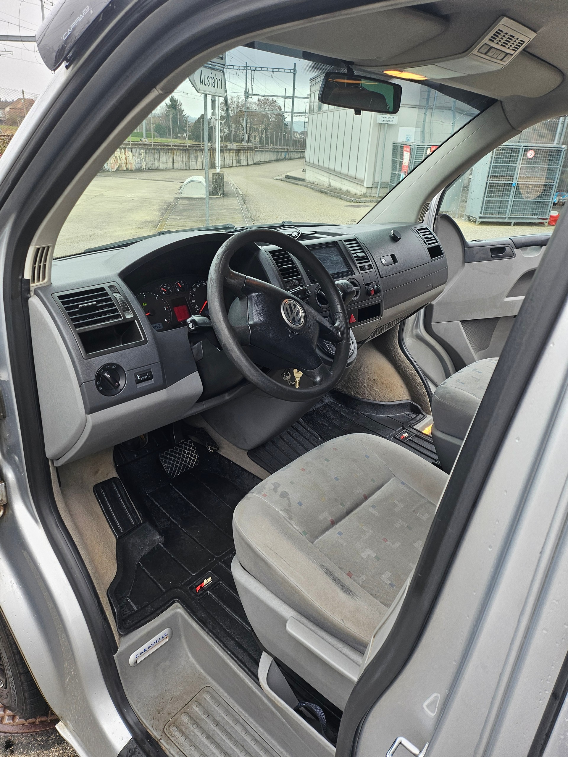 VW Caravell-image-5