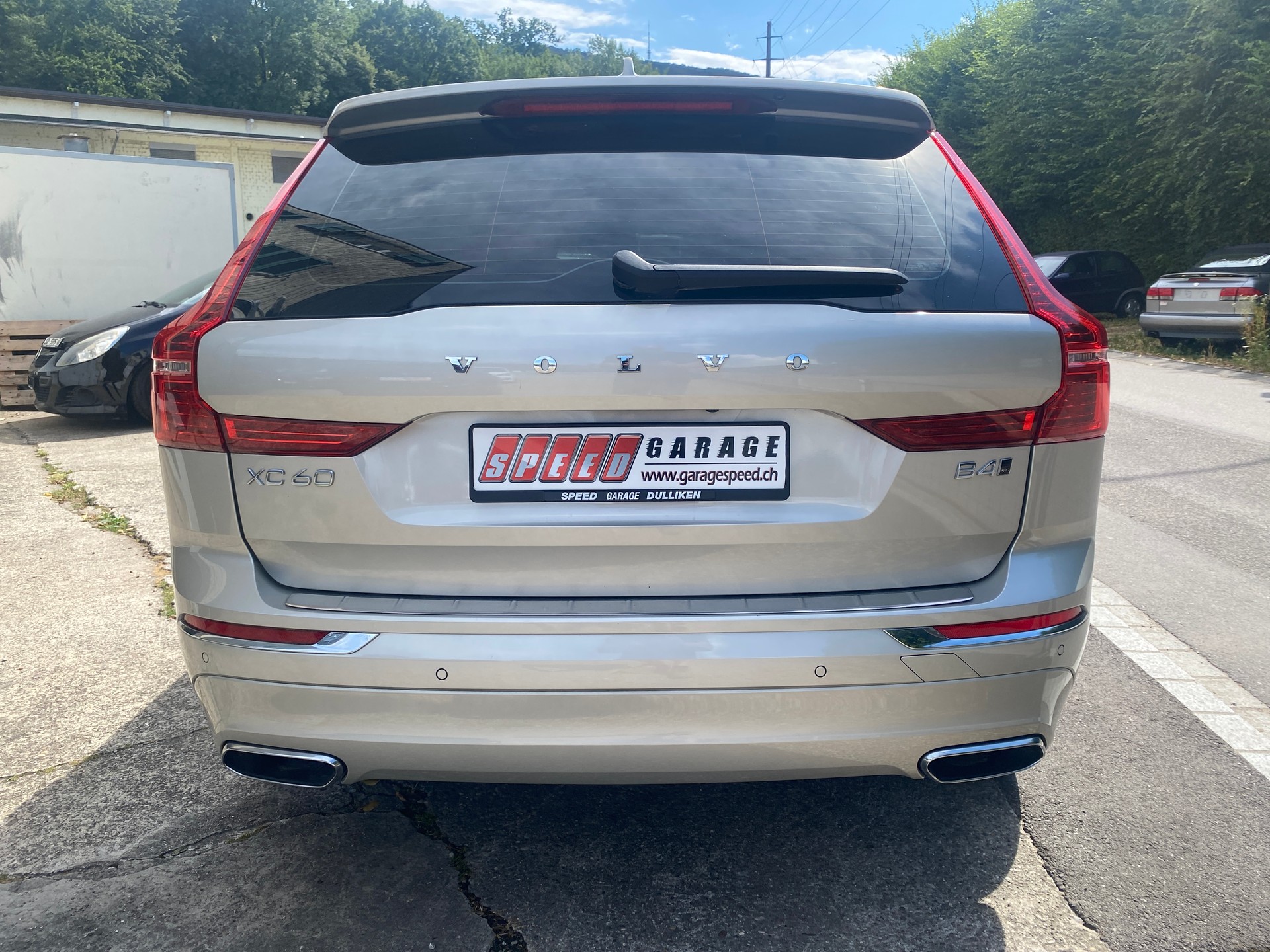 VOLVO XC60 B4 Diesel Mild Hybrid AWD Inscription Geartronic-image-3