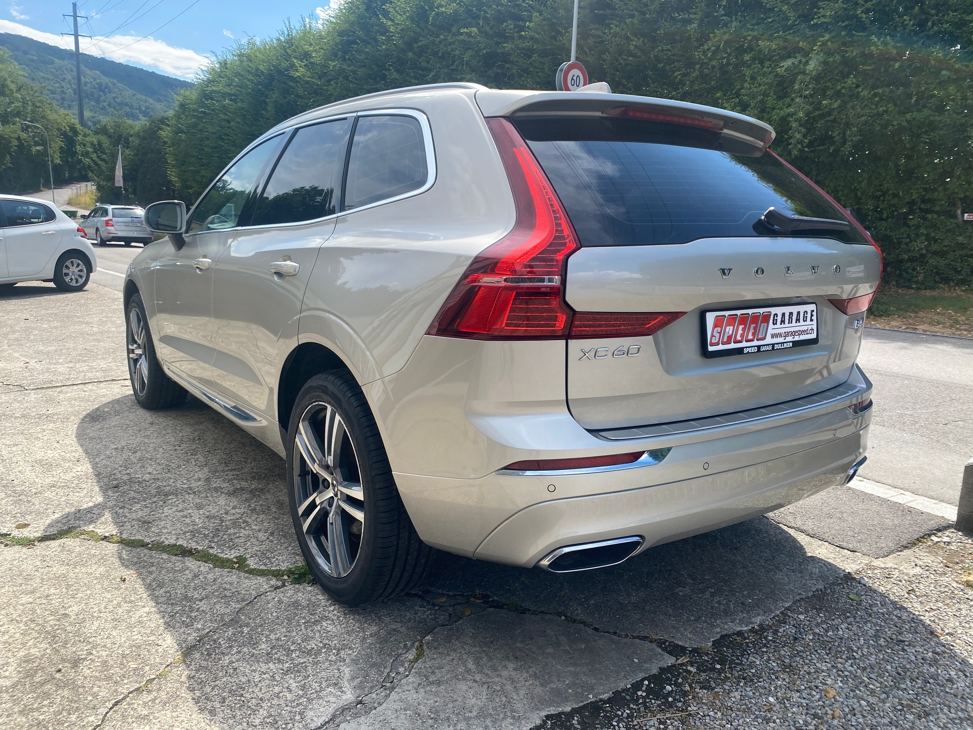 VOLVO XC60 B4 Diesel Mild Hybrid AWD Inscription Geartronic-image-1