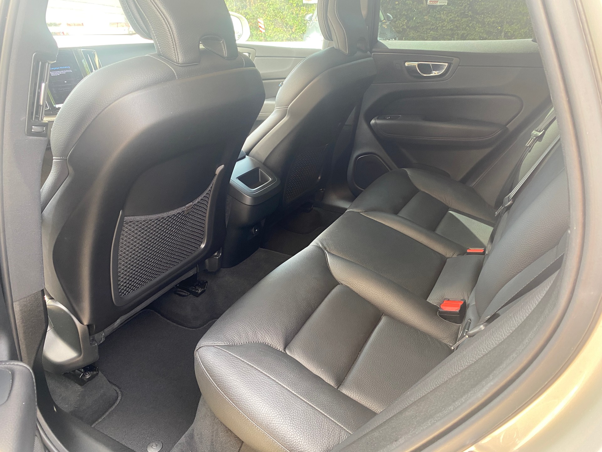 VOLVO XC60 B4 Diesel Mild Hybrid AWD Inscription Geartronic-image-5