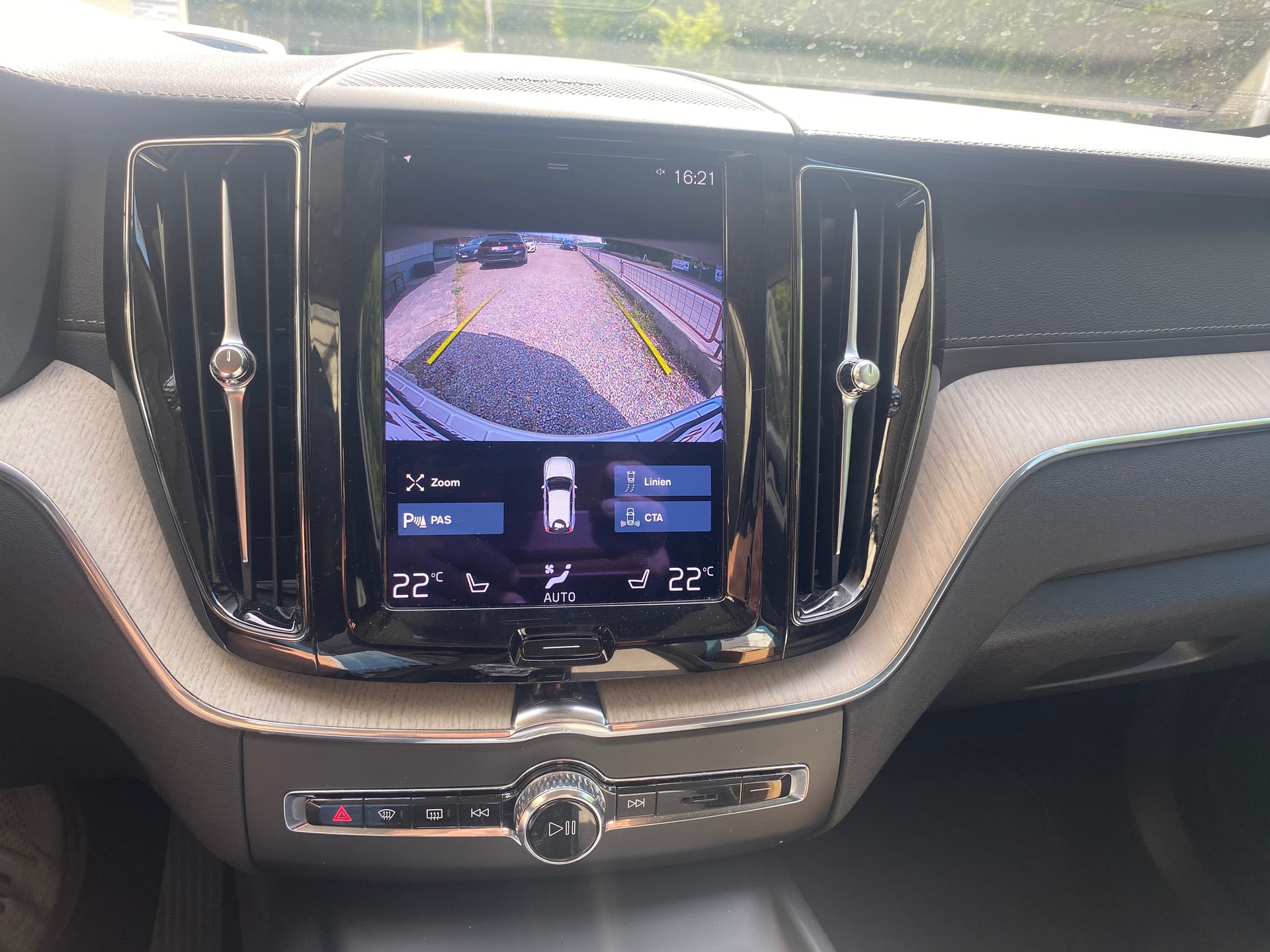 VOLVO XC60 B4 Diesel Mild Hybrid AWD Inscription Geartronic-image-9