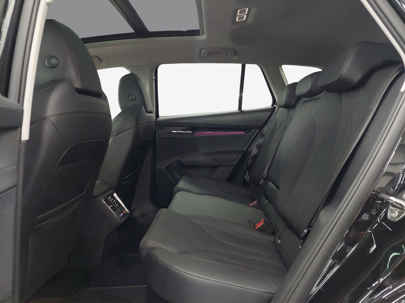 SKODA Enyaq iV 80x-image-12