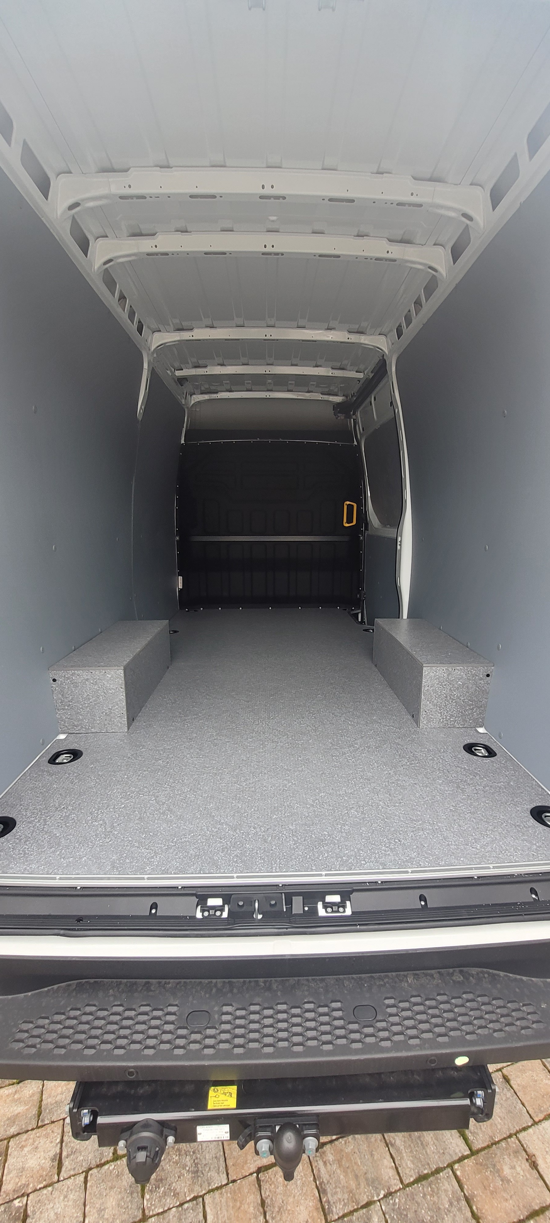 IVECO 35S18V A8 3520L-image-2