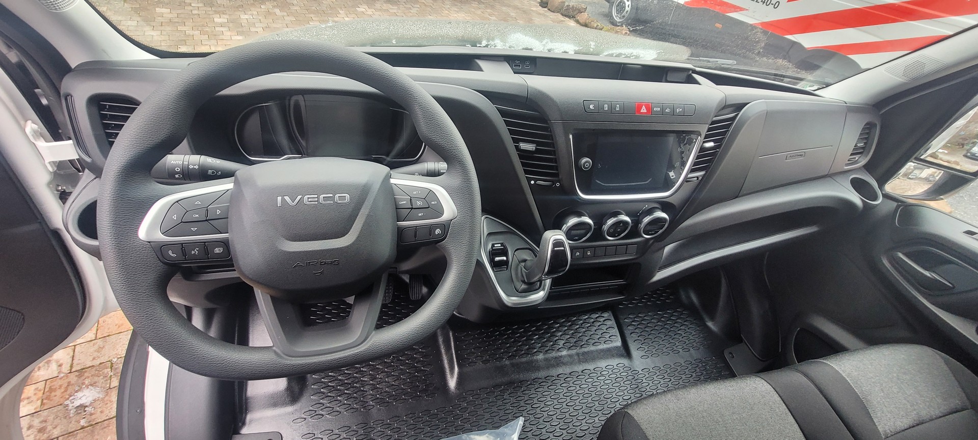 IVECO 35S18V A8 3520L-image-3