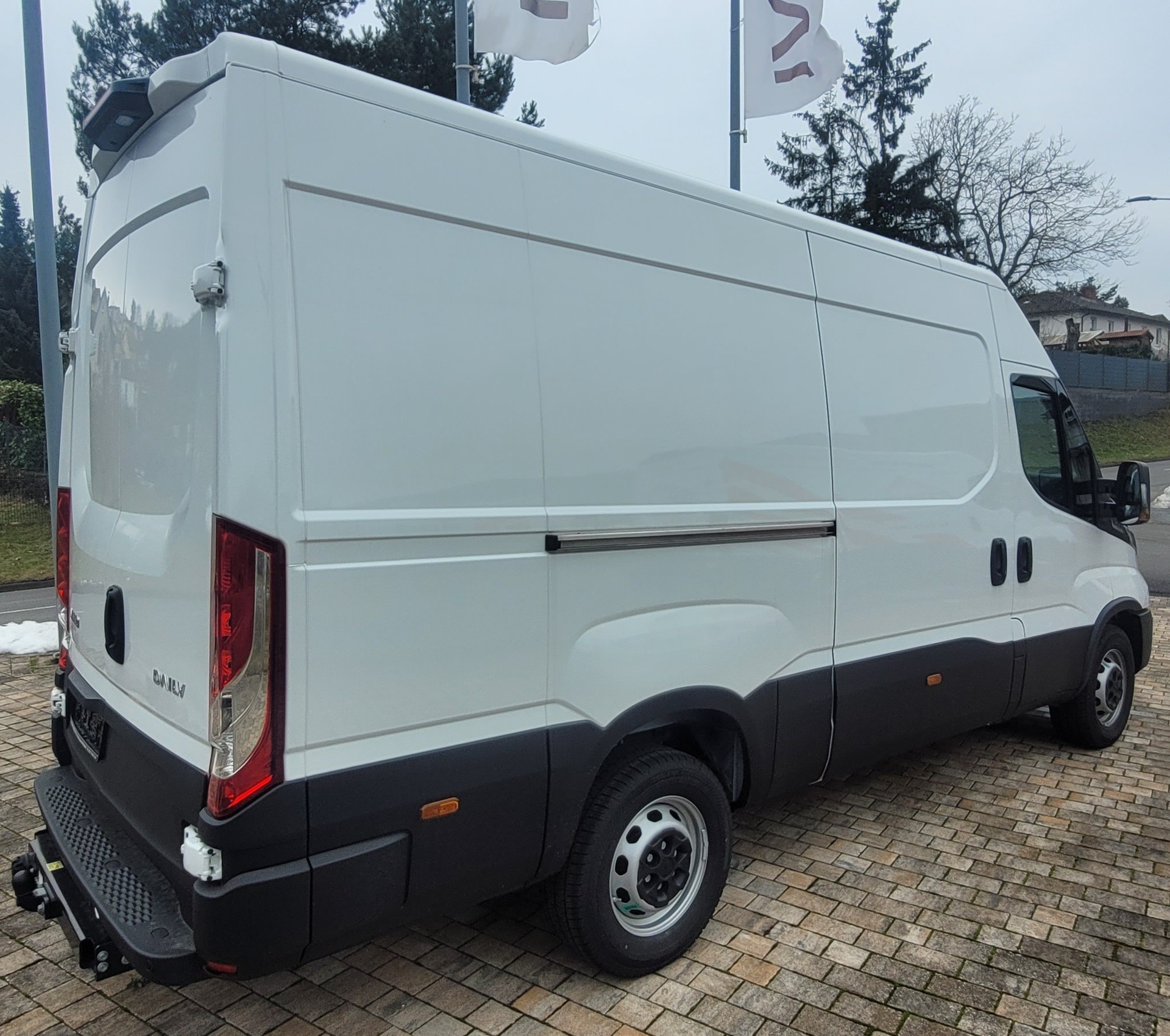 IVECO 35S18V A8 3520L-image-1