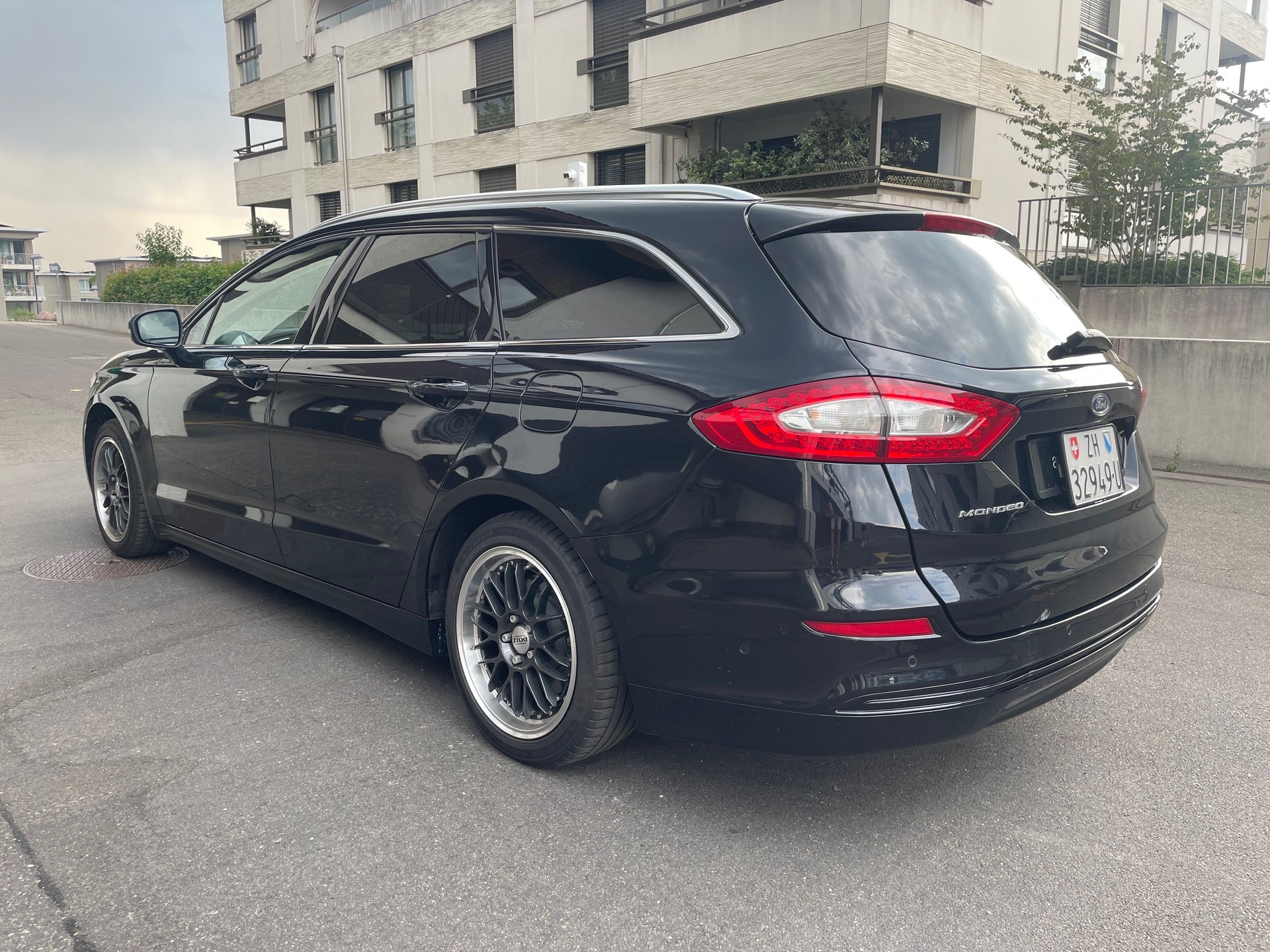 FORD Mondeo 2.0 TDCi Titanium, 150 PS, 6 Gang, *Klima-Aut., PDC v+h., Navigation, alle Service, (inkl. Zahnriemen Neu) MFK Neu-image-4