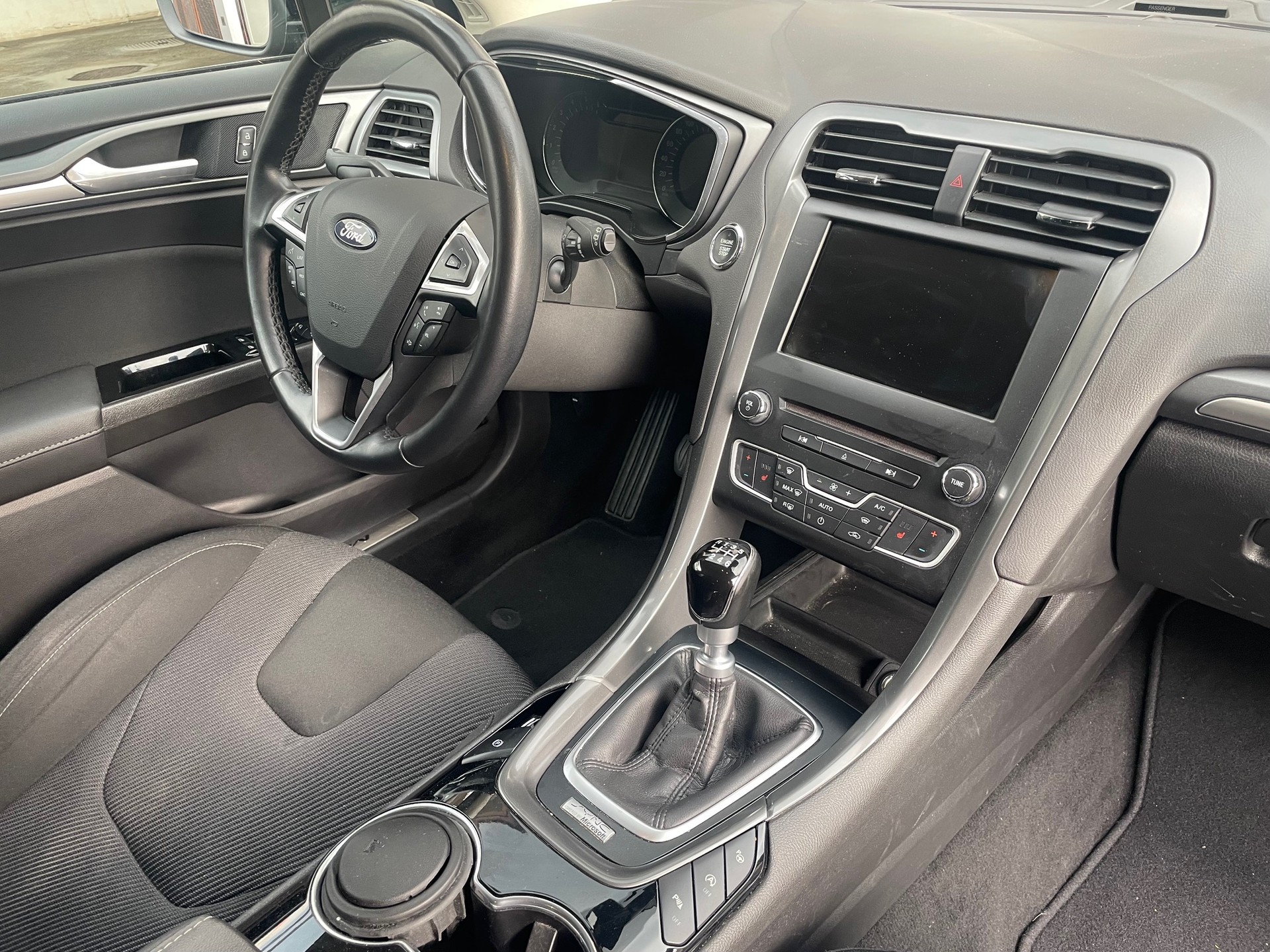 FORD Mondeo 2.0 TDCi Titanium, 150 PS, 6 Gang, *Klima-Aut., PDC v+h., Navigation, alle Service, (inkl. Zahnriemen Neu) MFK Neu-image-9