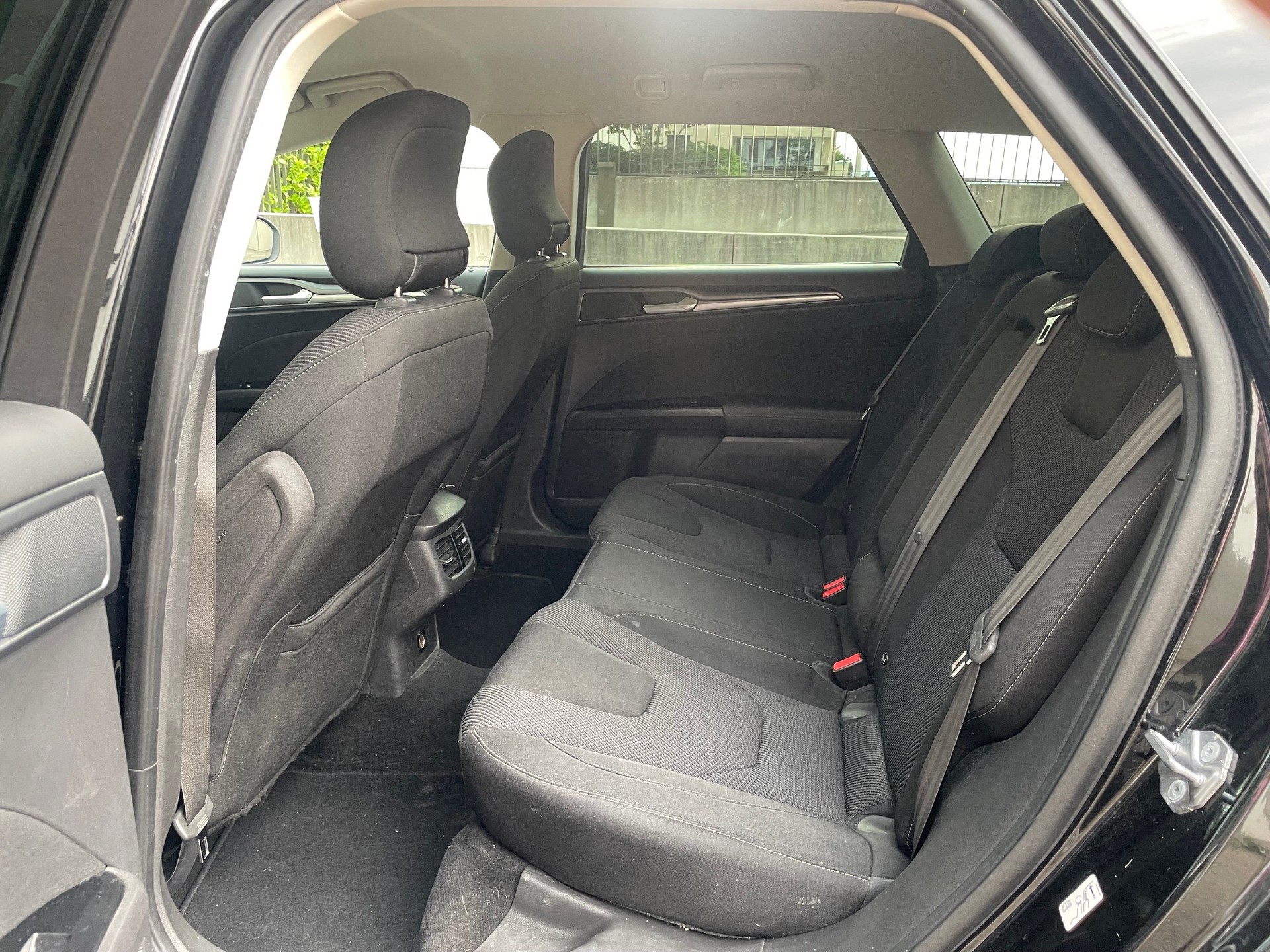 FORD Mondeo 2.0 TDCi Titanium, 150 PS, 6 Gang, *Klima-Aut., PDC v+h., Navigation, alle Service, (inkl. Zahnriemen Neu) MFK Neu-image-12