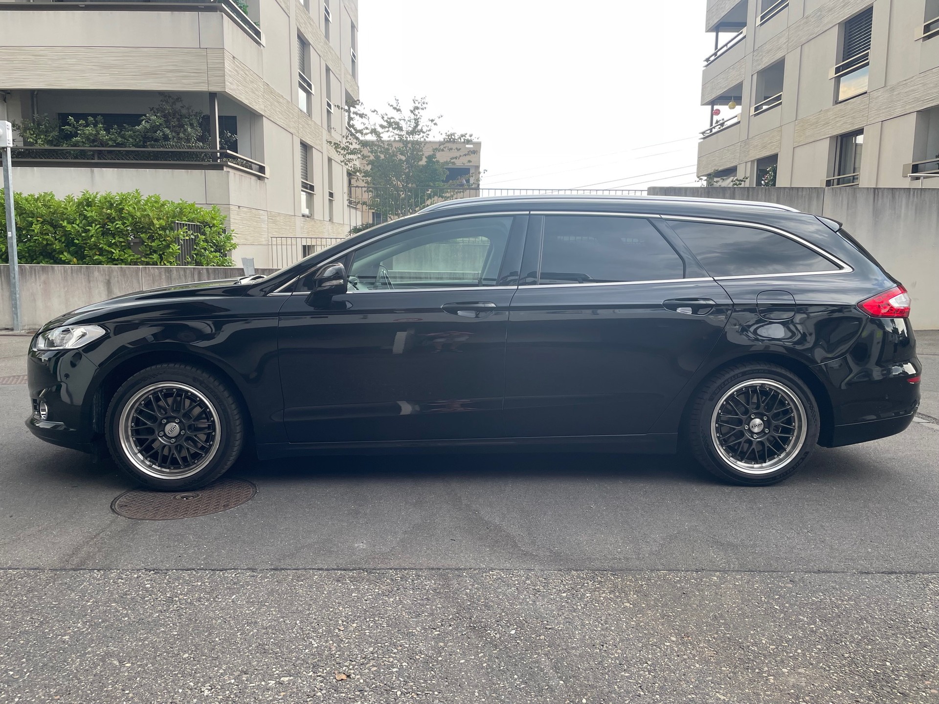 FORD Mondeo 2.0 TDCi Titanium, 150 PS, 6 Gang, *Klima-Aut., PDC v+h., Navigation, alle Service, (inkl. Zahnriemen Neu) MFK Neu-image-5