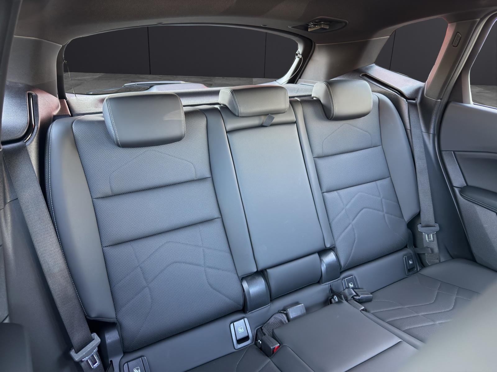 BMW 225e xDrive Active Tourer-image-11