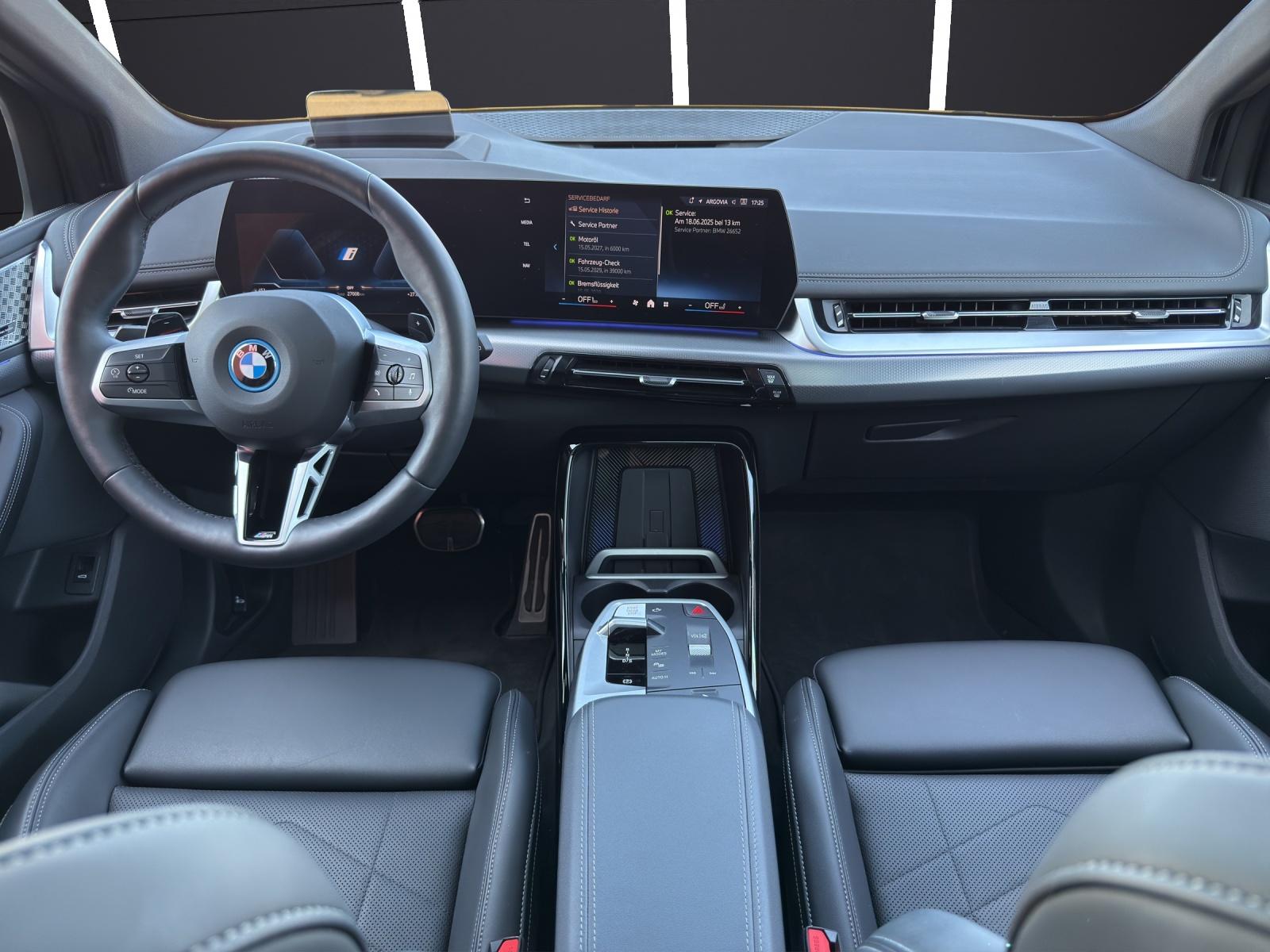BMW 225e xDrive Active Tourer-image-16