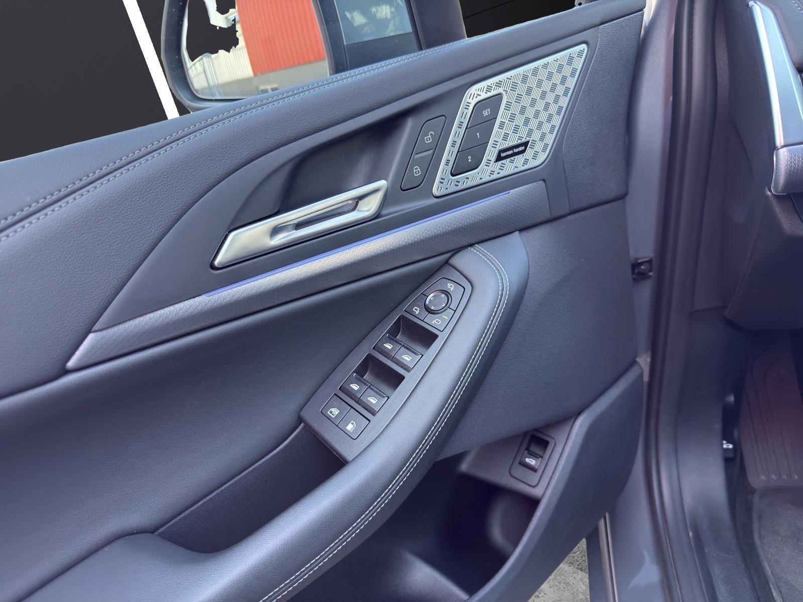 BMW 225e xDrive Active Tourer-image-12
