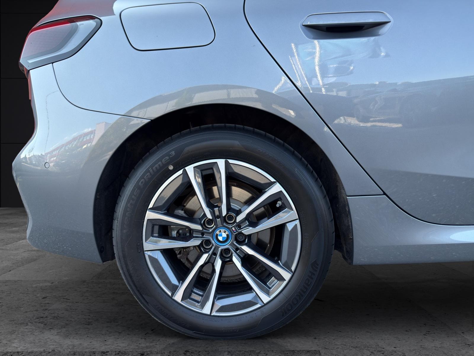 BMW 225e xDrive Active Tourer-image-8