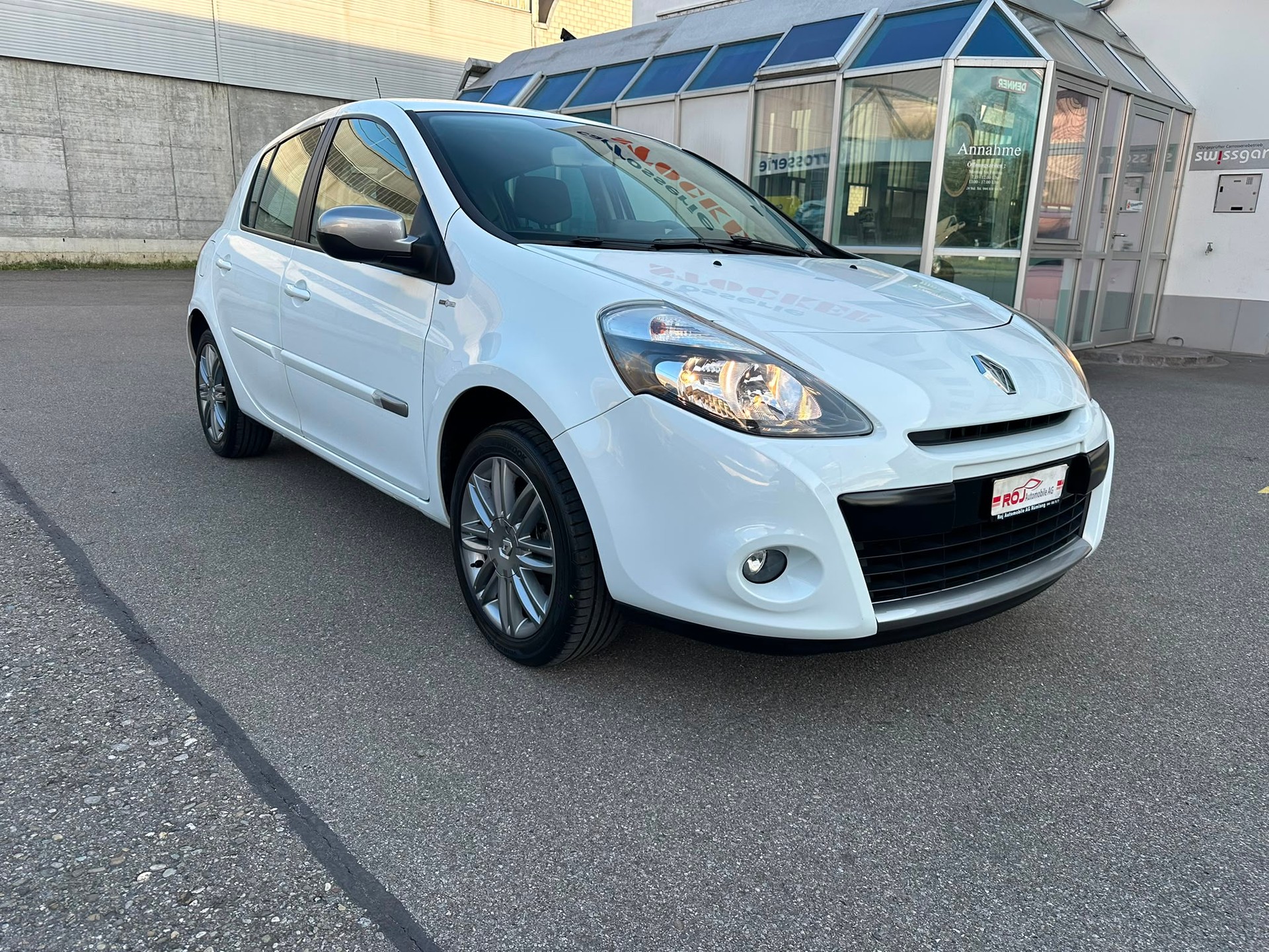RENAULT Clio 1.6 16V Night&Day Automatic-image-3
