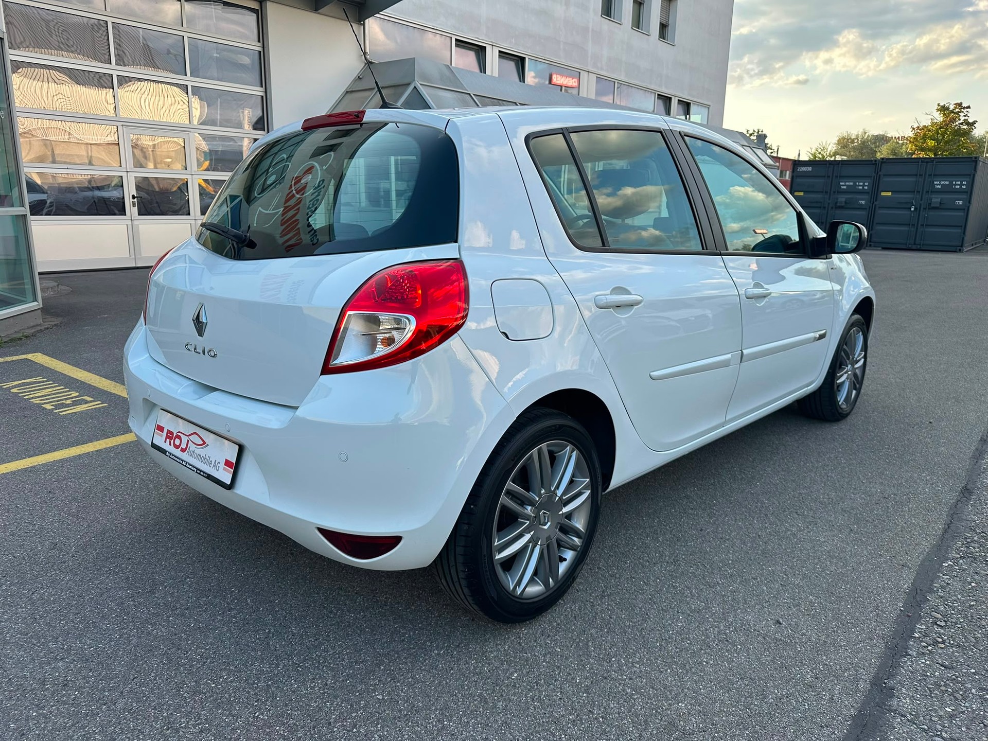 RENAULT Clio 1.6 16V Night&Day Automatic-image-5