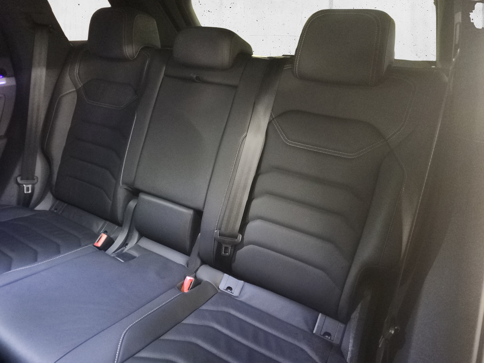 VW Touareg 3.0 TSI R-Line Tiptronic-image-12