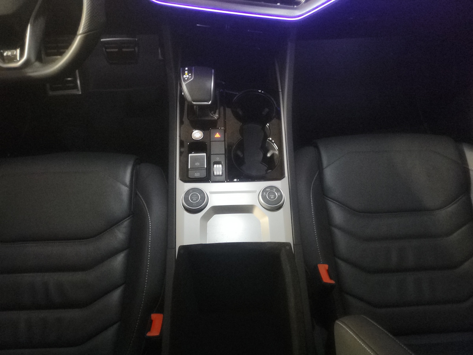 VW Touareg 3.0 TSI R-Line Tiptronic-image-8