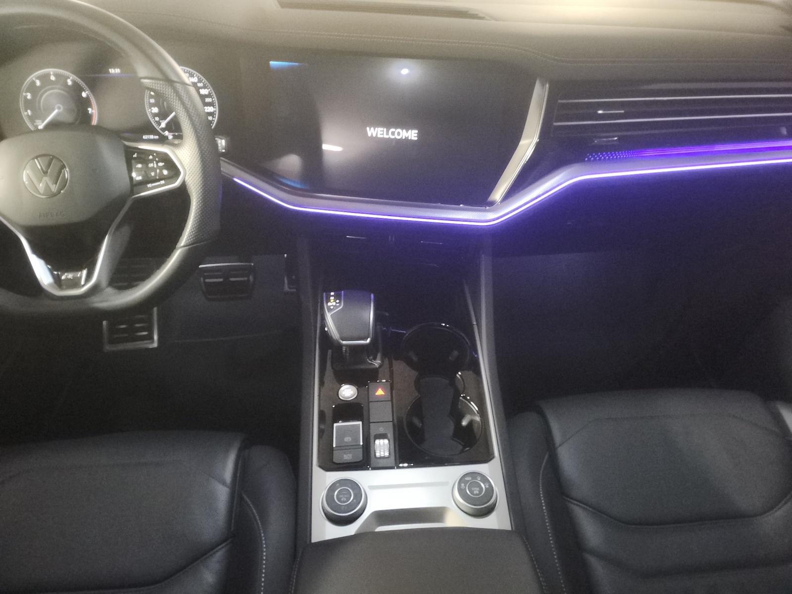 VW Touareg 3.0 TSI R-Line Tiptronic-image-7