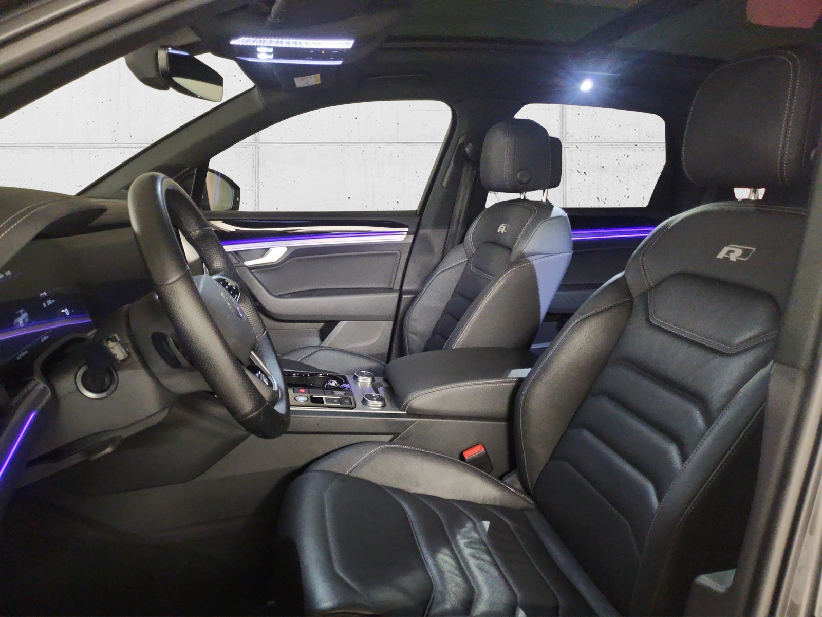 VW Touareg 3.0 TSI R-Line Tiptronic-image-9