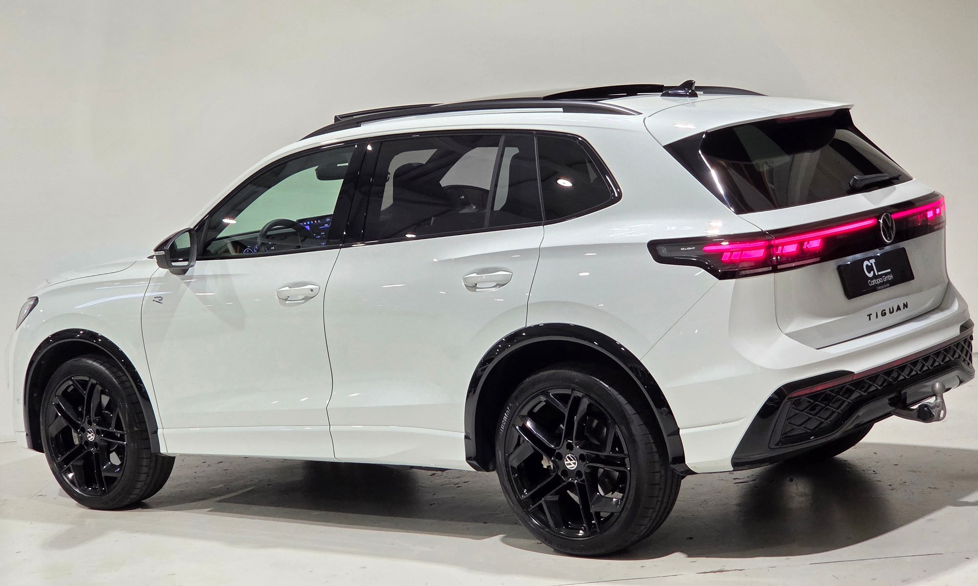 VW Tiguan 2.0 TSI DSG R-Line 4Motion-image-2