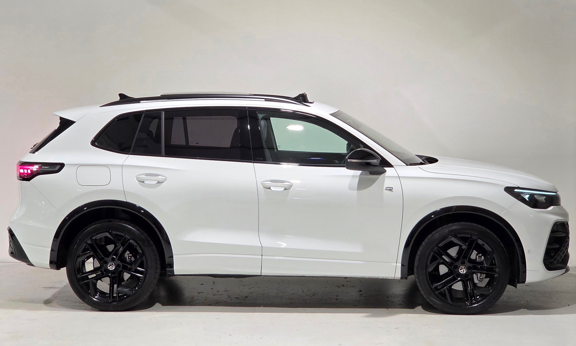 VW Tiguan 2.0 TSI DSG R-Line 4Motion-image-29