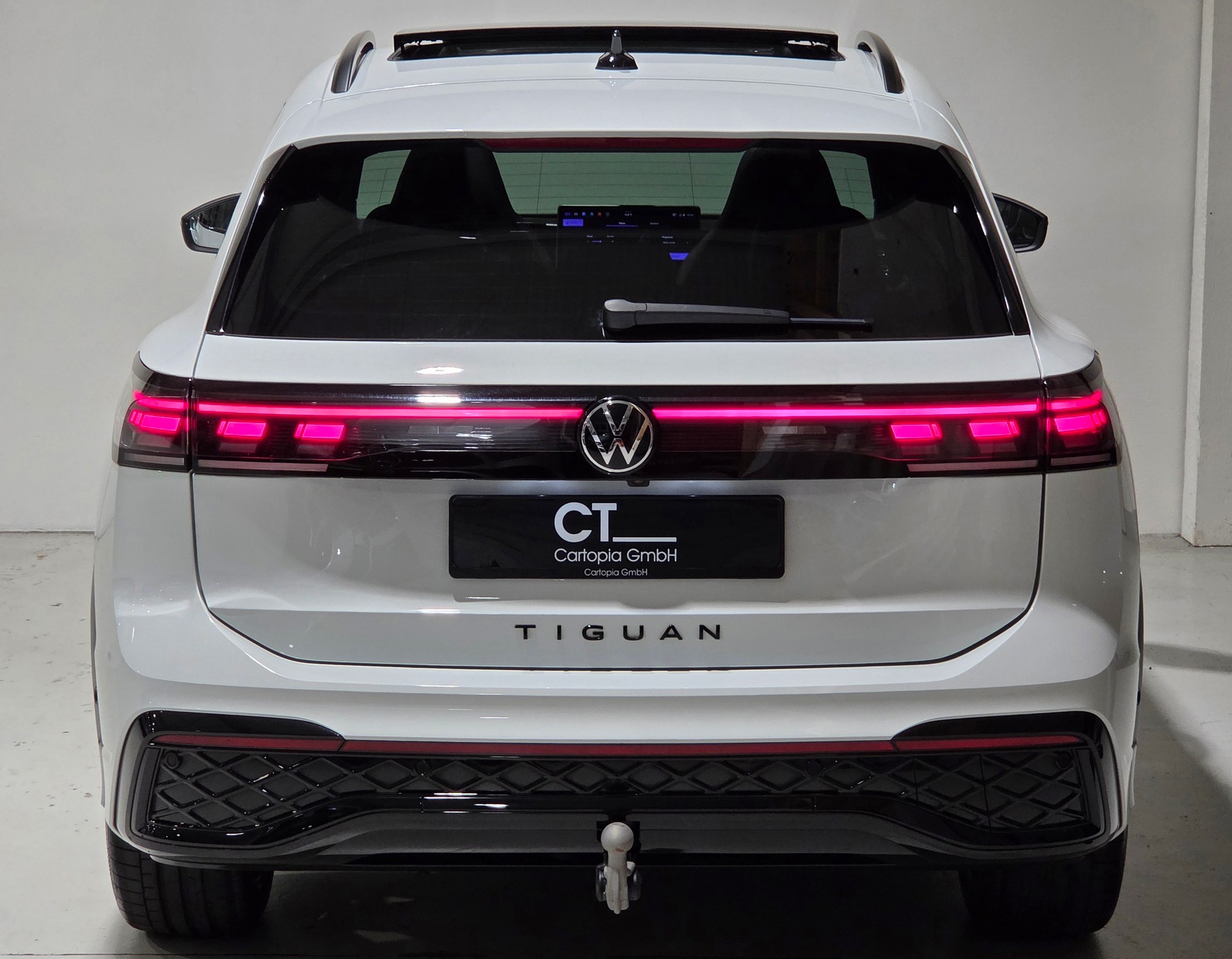 VW Tiguan 2.0 TSI DSG R-Line 4Motion-image-3