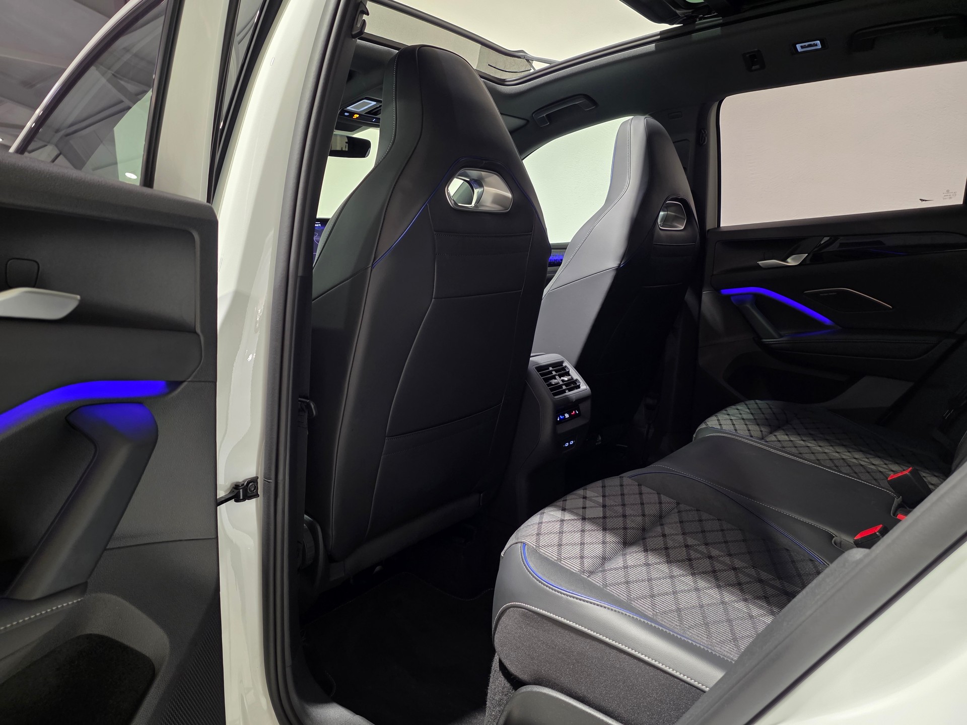 VW Tiguan 2.0 TSI DSG R-Line 4Motion-image-19