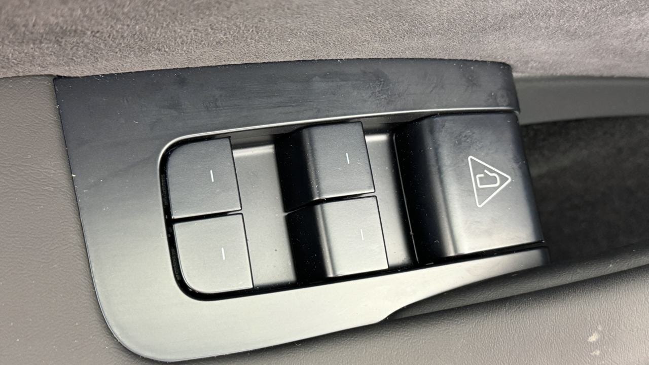 TESLA Model 3 Long Range Dual Motor AWD-image-8