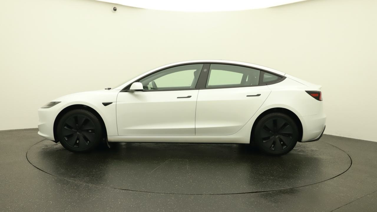 TESLA Model 3 Long Range Dual Motor AWD-showroom-element-1