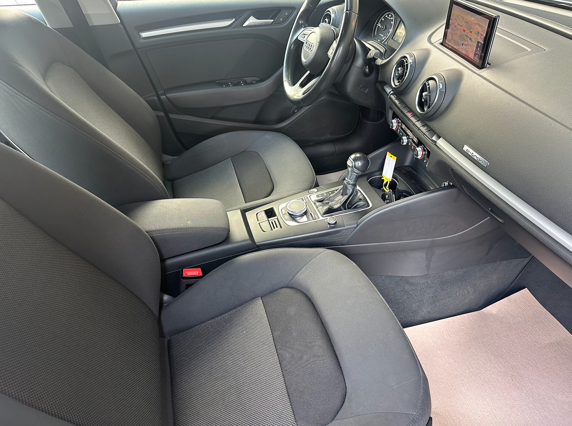 AUDI A3 Sportback 1.4 e-tron S-tronic-image-12
