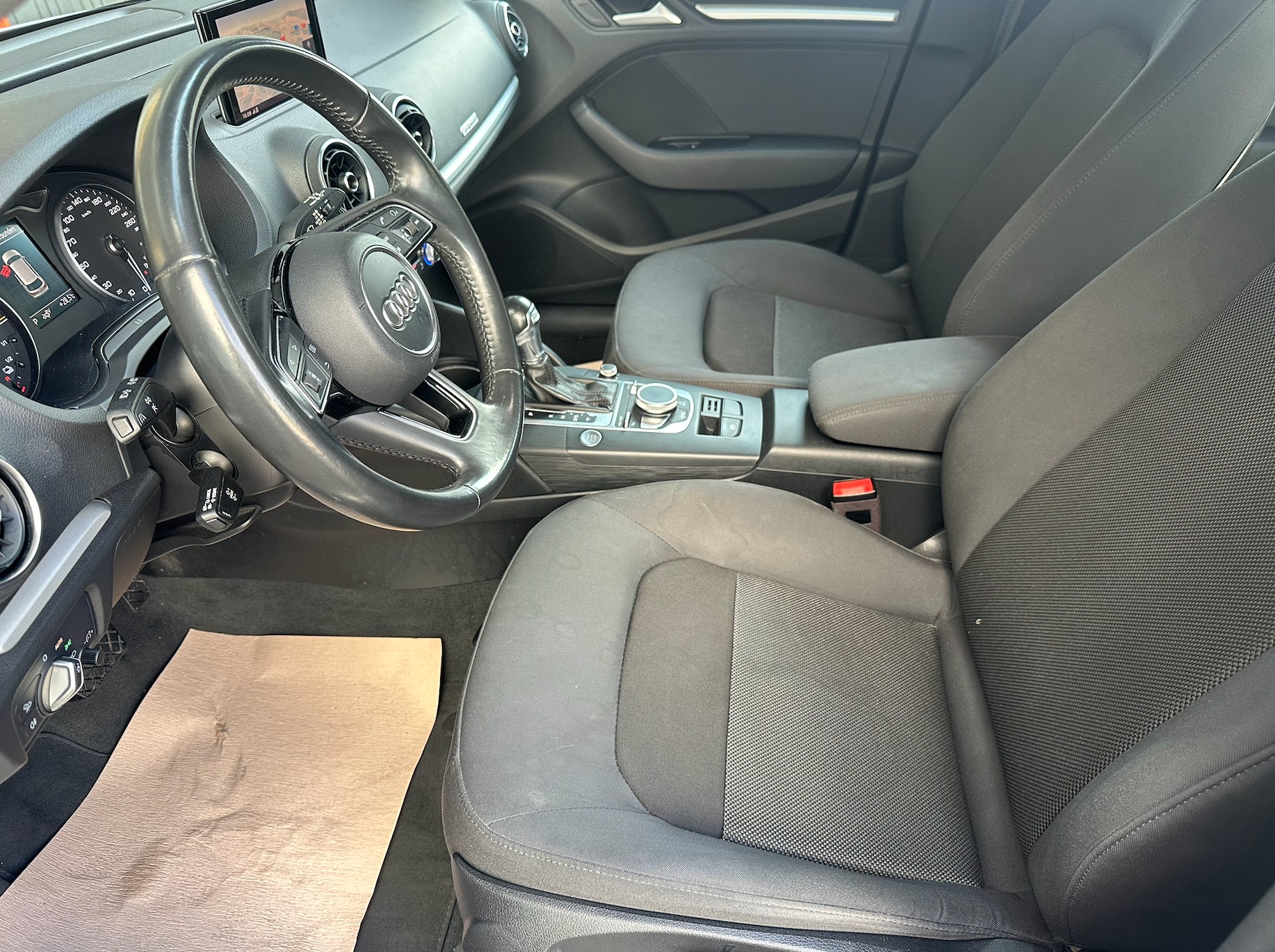 AUDI A3 Sportback 1.4 e-tron S-tronic-image-11