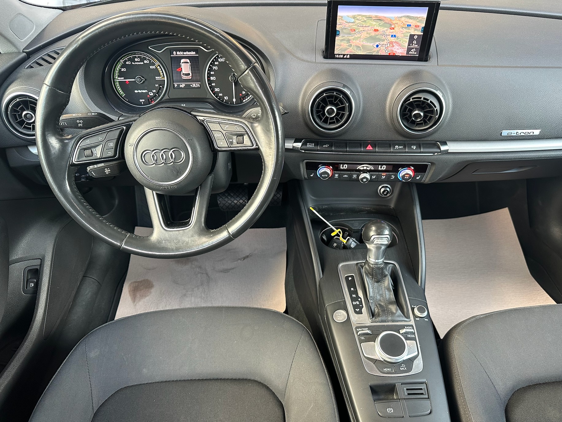 AUDI A3 Sportback 1.4 e-tron S-tronic-image-8