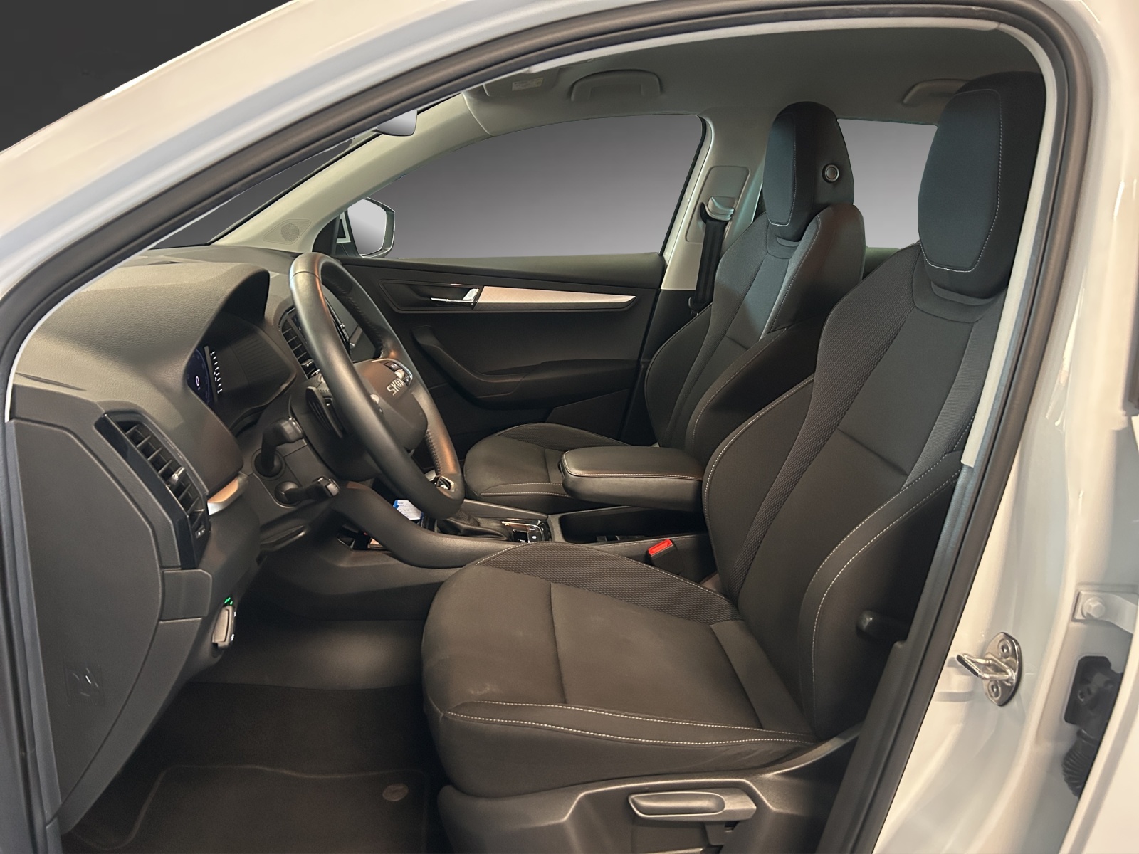 SKODA Karoq 2.0 TDI CR Selection 4x4 DSG-image-5