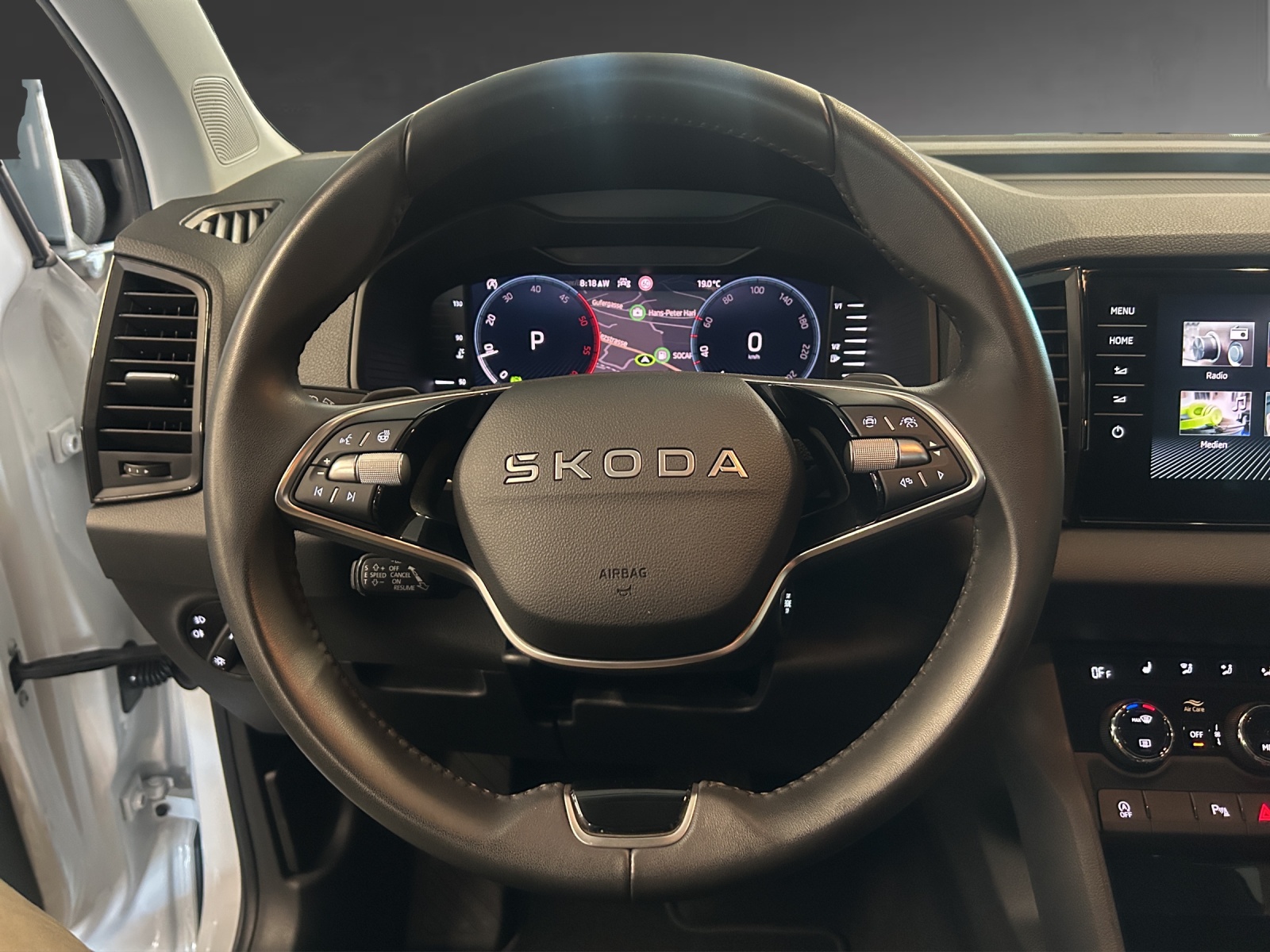 SKODA Karoq 2.0 TDI CR Selection 4x4 DSG-image-8