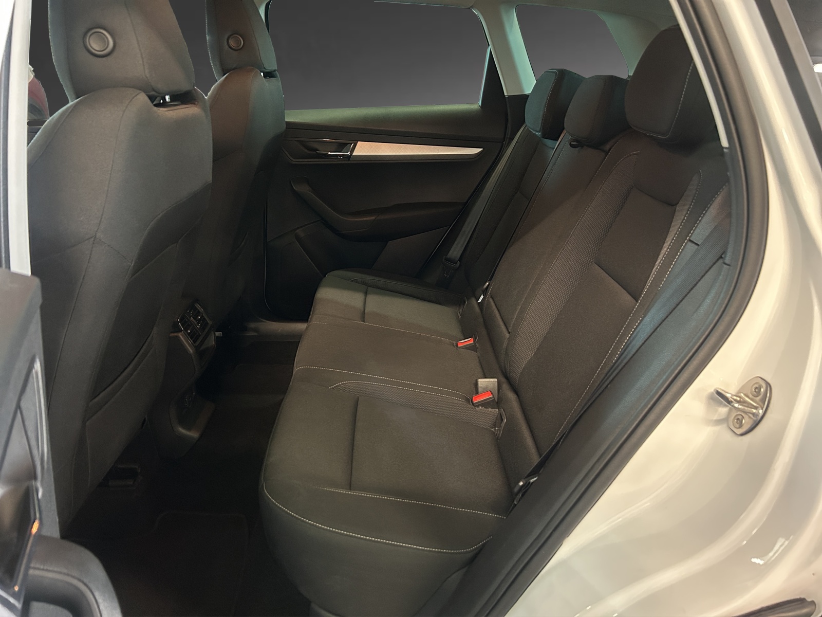 SKODA Karoq 2.0 TDI CR Selection 4x4 DSG-image-6