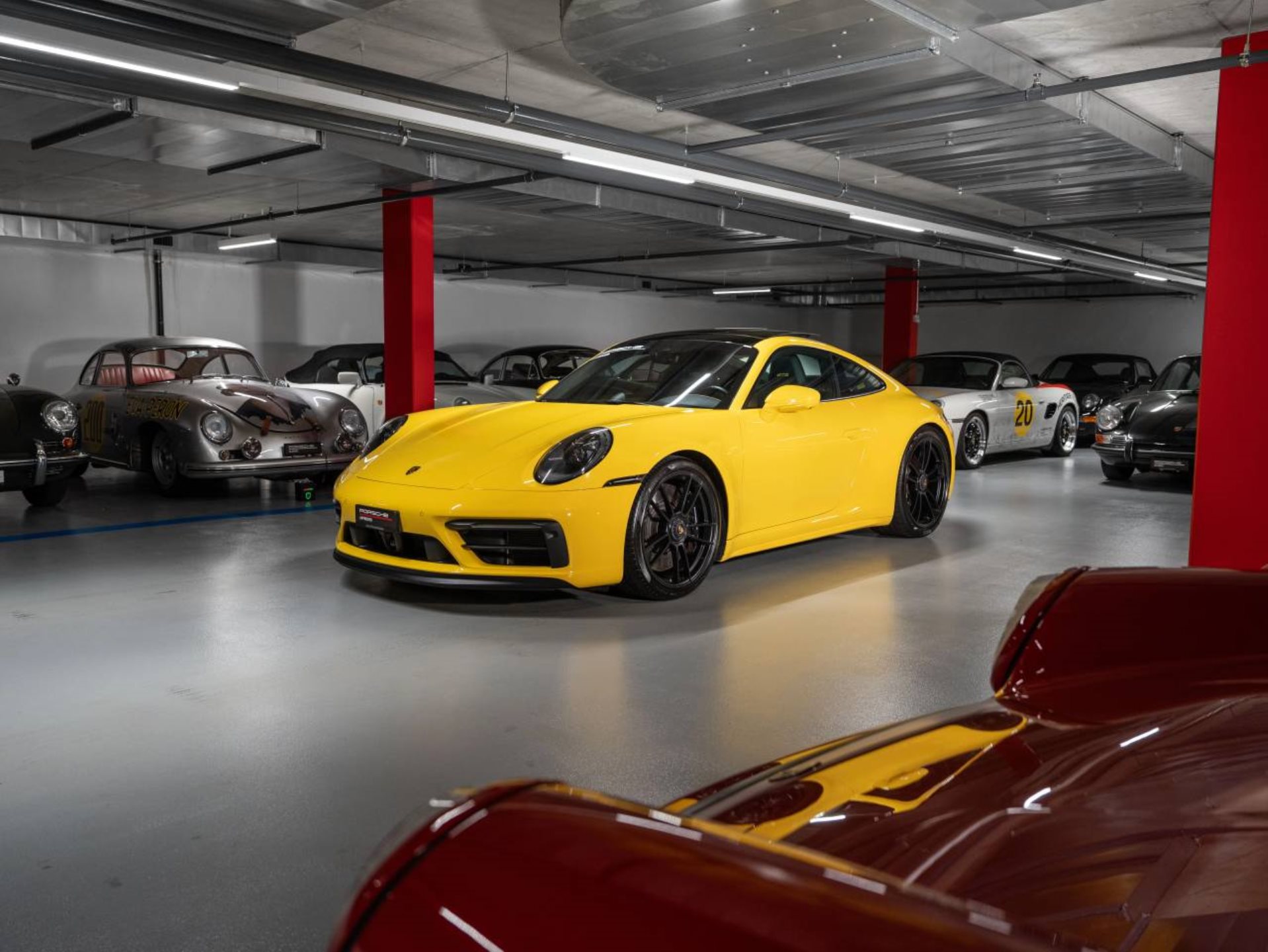 PORSCHE 911 Carrera 4 GTS