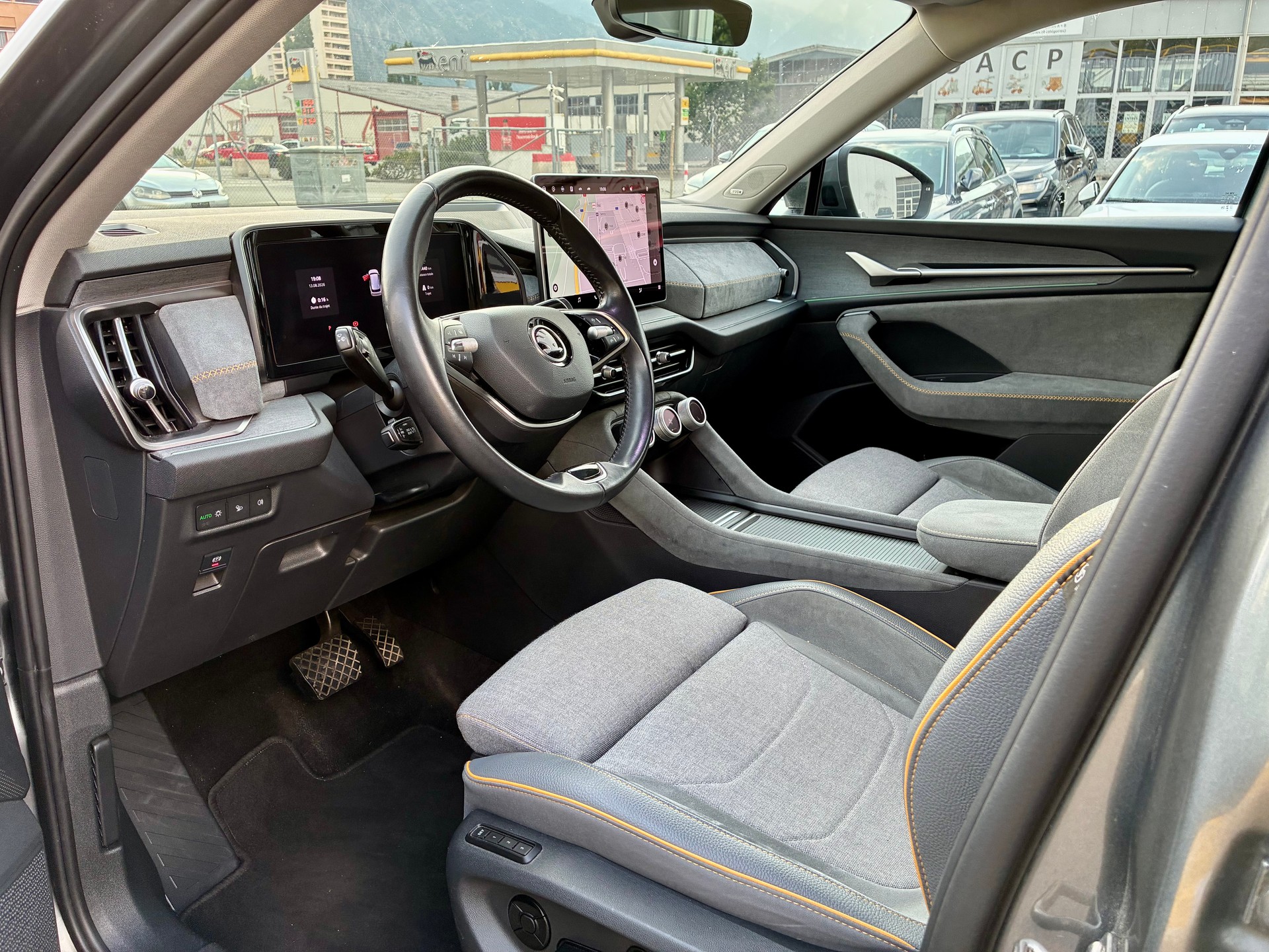 SKODA 2.0 TDI Selection-image-0