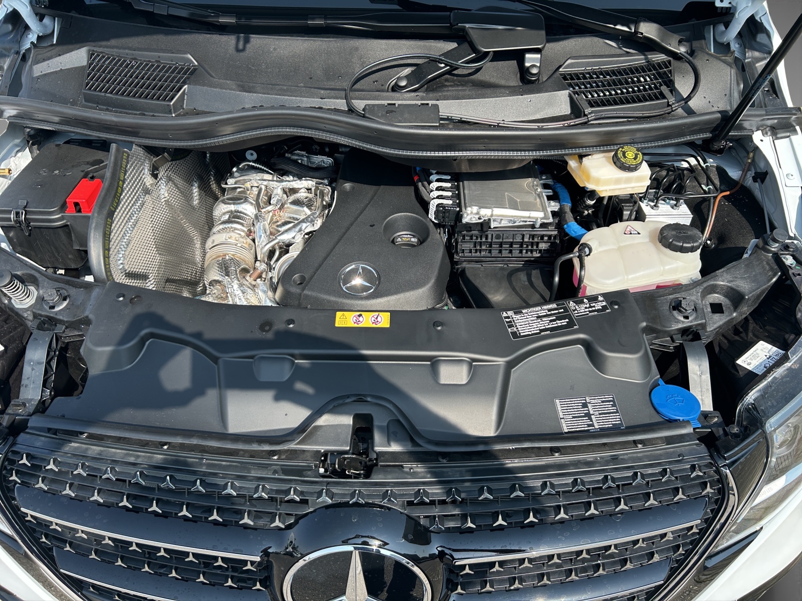 MERCEDES-BENZ V 300 d lang 4Matic Swiss Edition 9G-Tronic-image-11