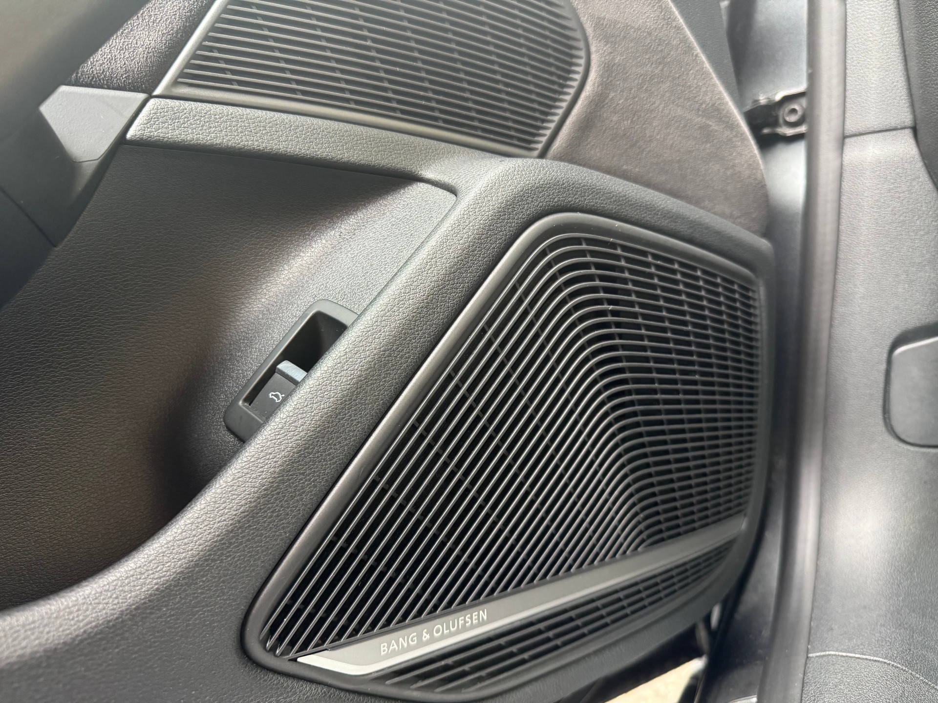 AUDI S5 Cabriolet 3.0 TFSI quattro tiptronic-image-14