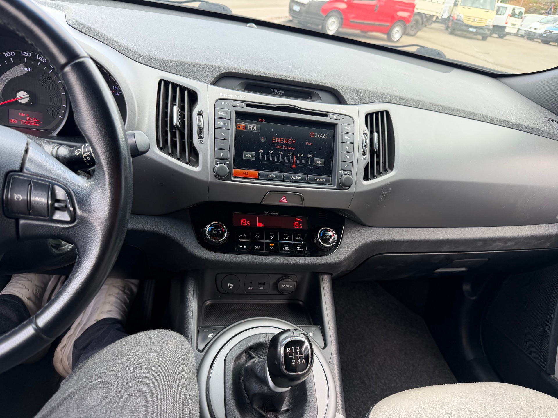 KIA Sportage 1.7 CRDi Swiss Eco Edition-image-13