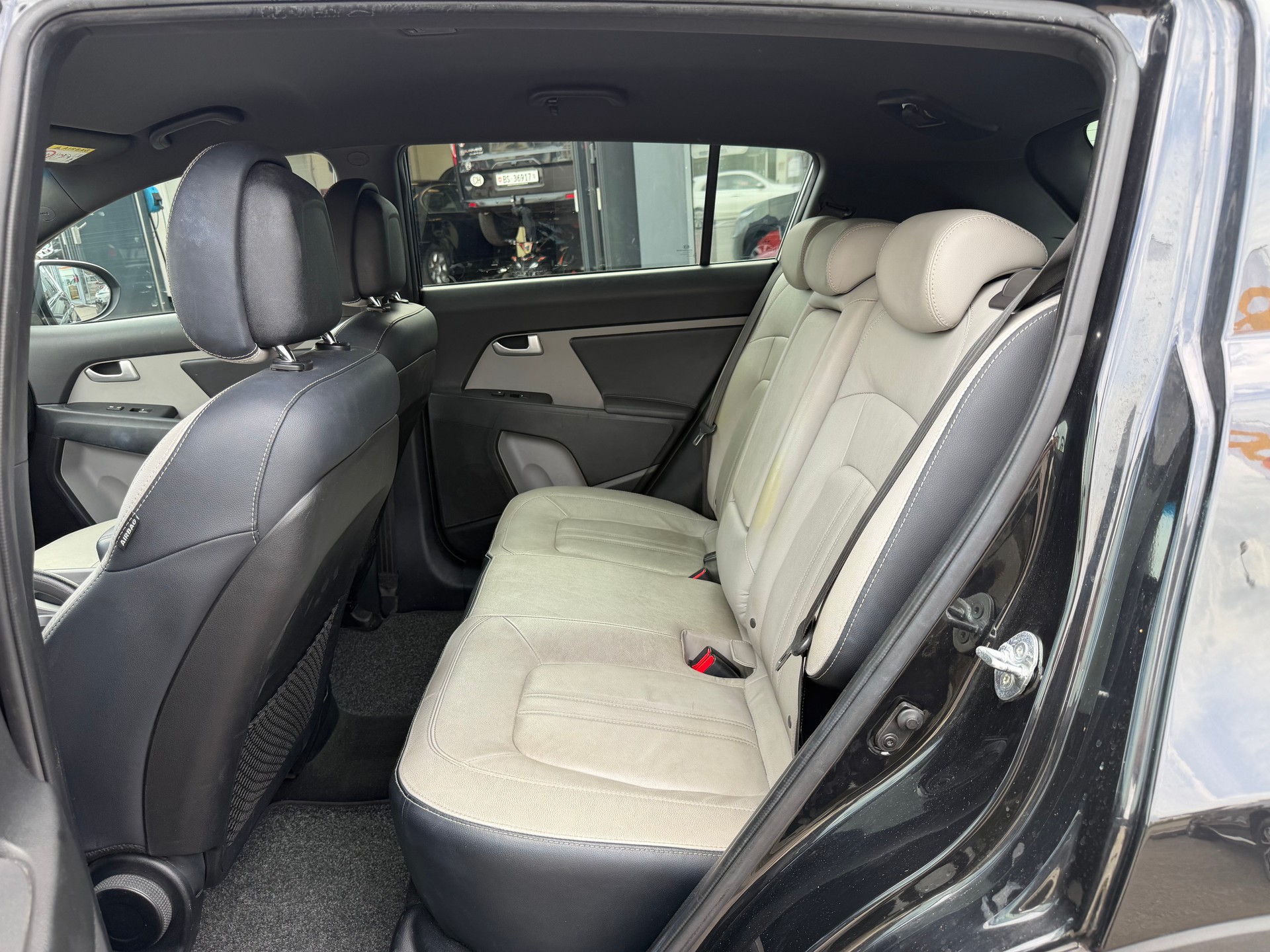 KIA Sportage 1.7 CRDi Swiss Eco Edition-image-9