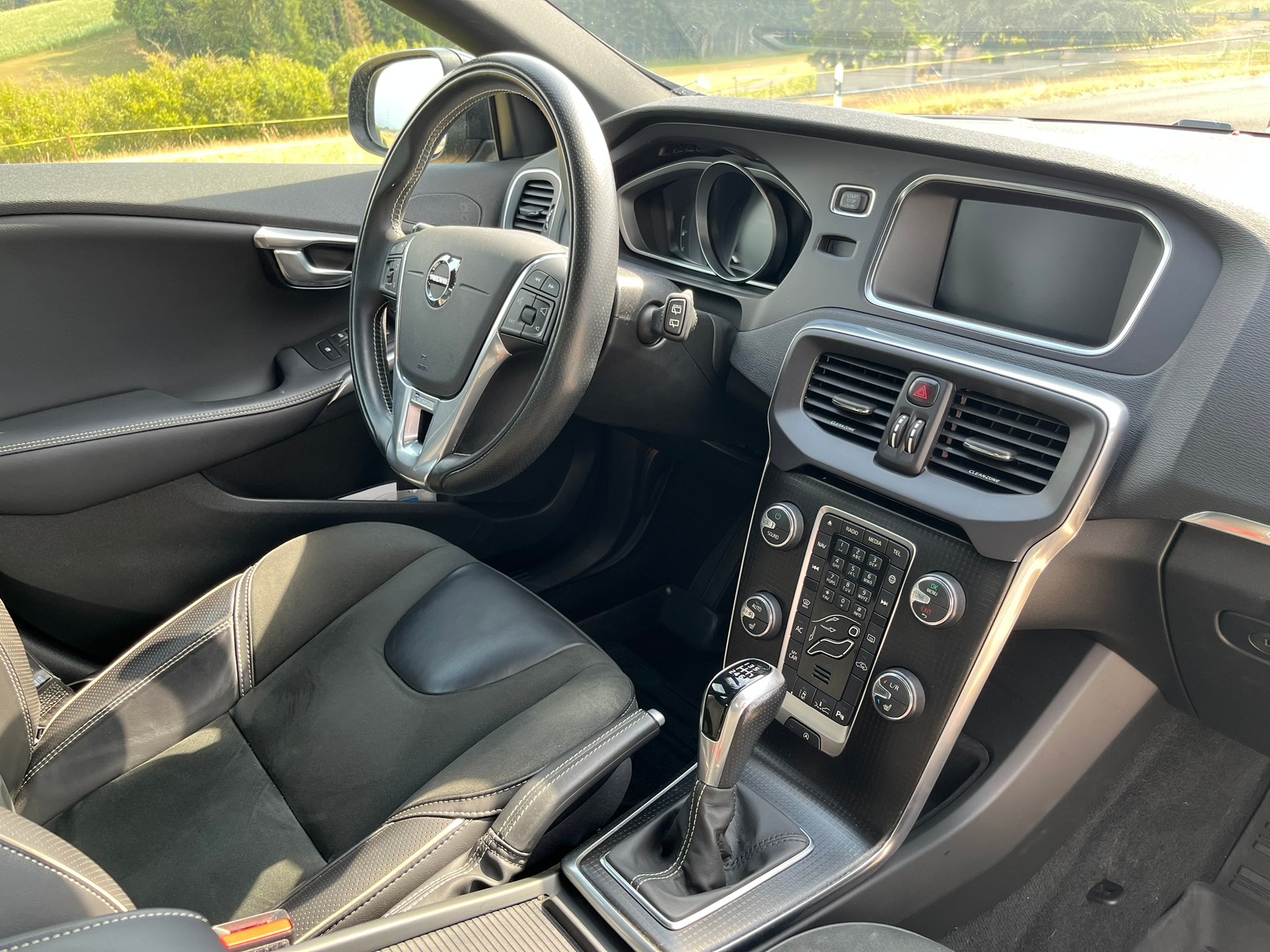 VOLVO 2.0 T3 R-Design S/S-image-3