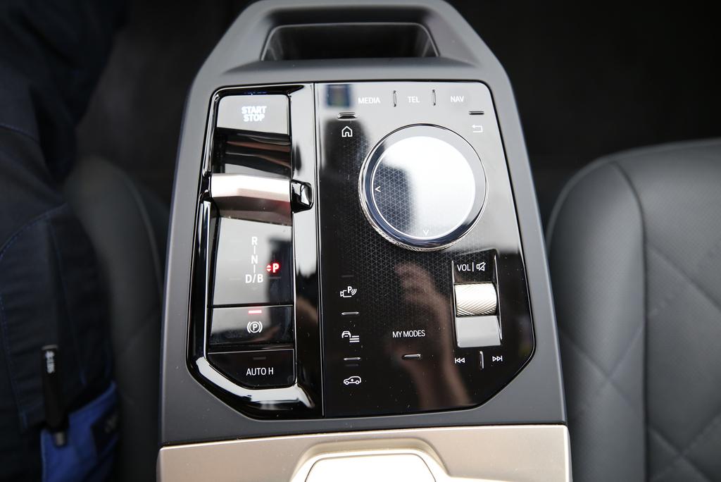 BMW iX M60-image-19