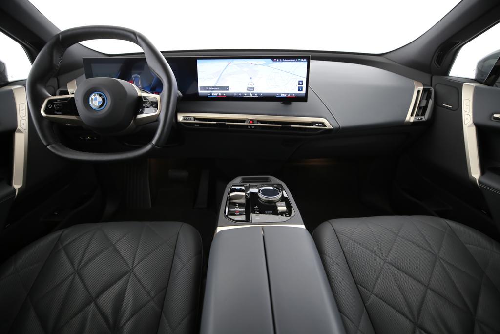BMW iX M60-image-4